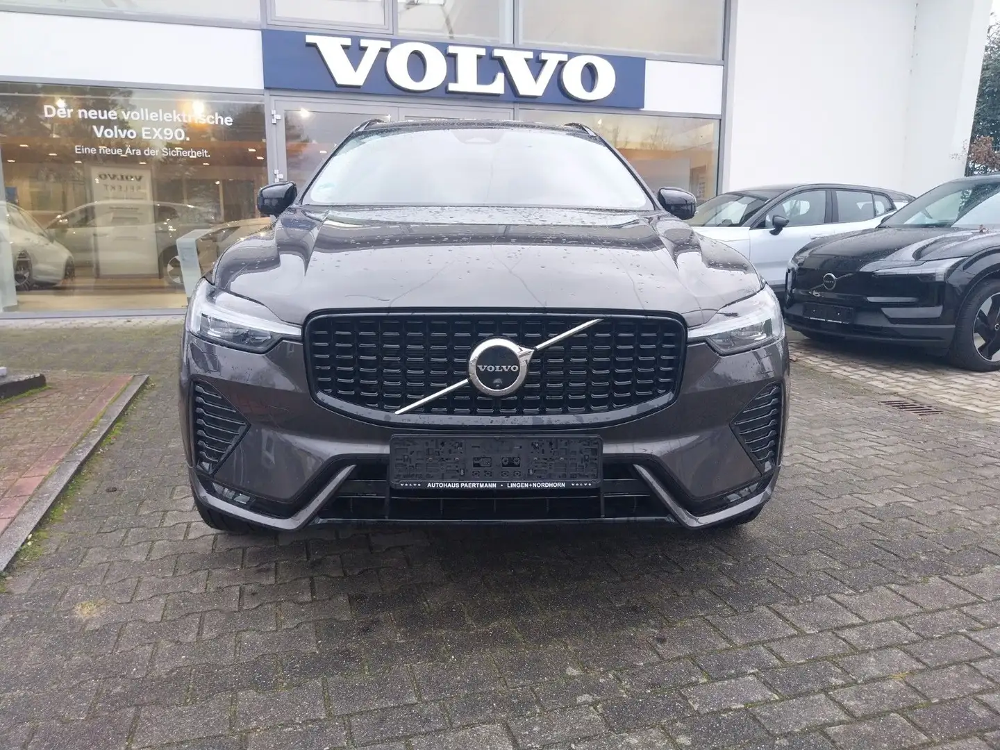 Volvo XC60 B4 Plus Dark 2WD, AHK, ACC, Pano....... Gris - 2