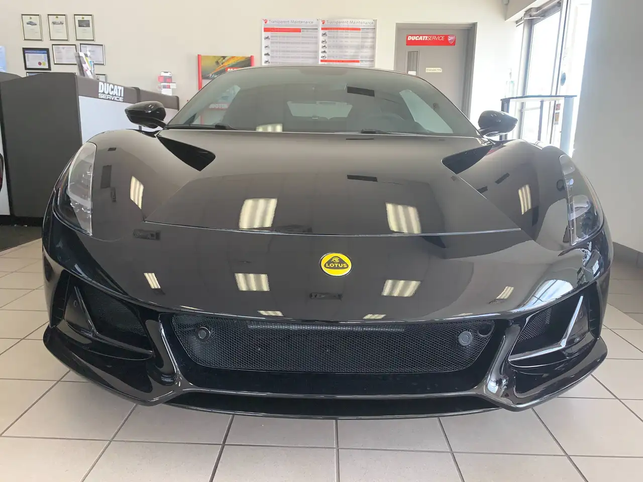 Lotus Emira снимка Lotus Emira