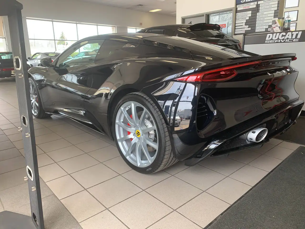 Lotus Emira снимка Lotus Emira
