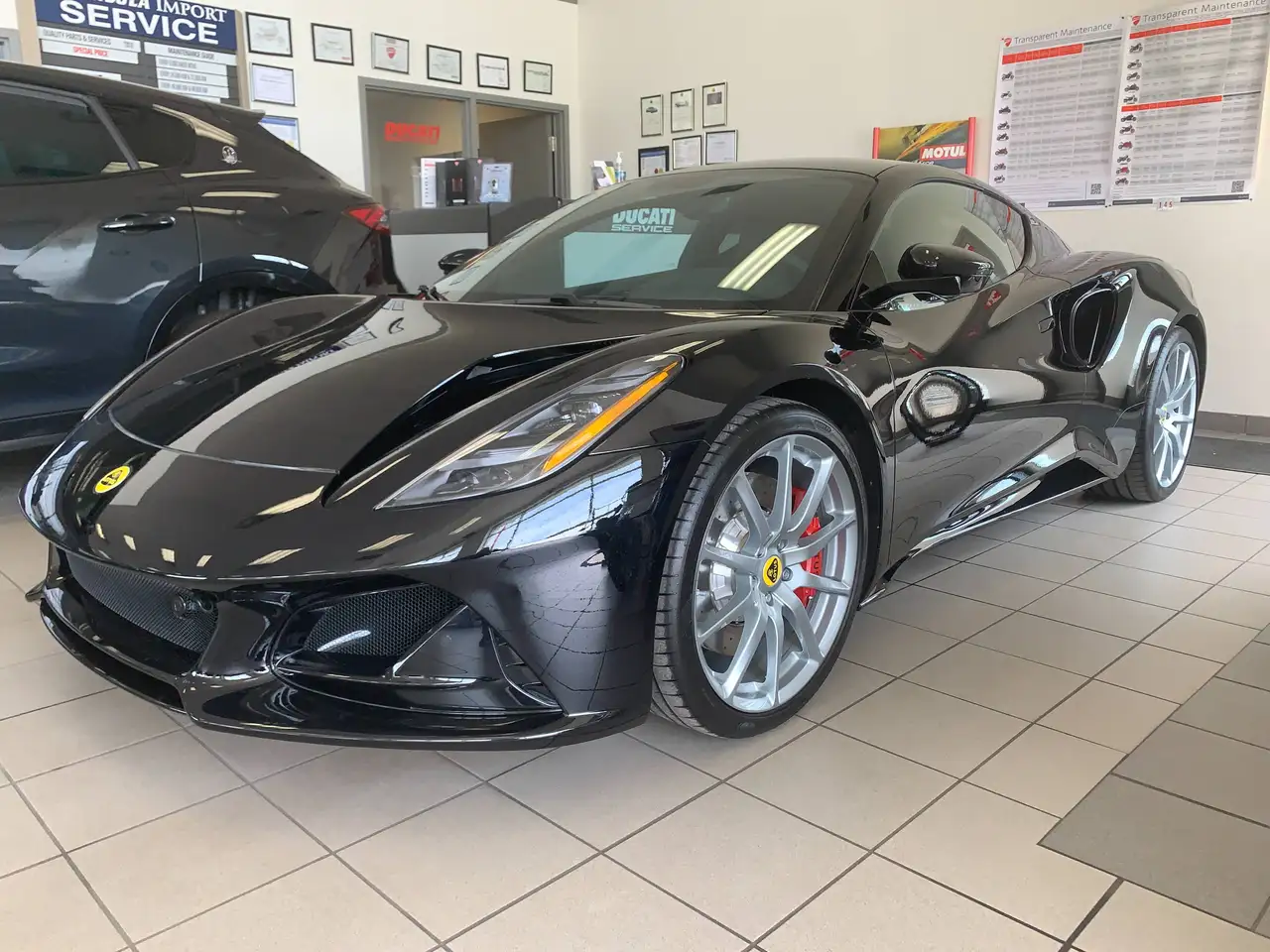Lotus Emira снимка Lotus Emira