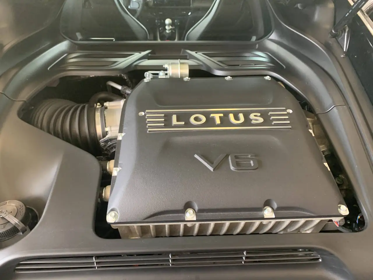 Lotus Emira снимка Lotus Emira