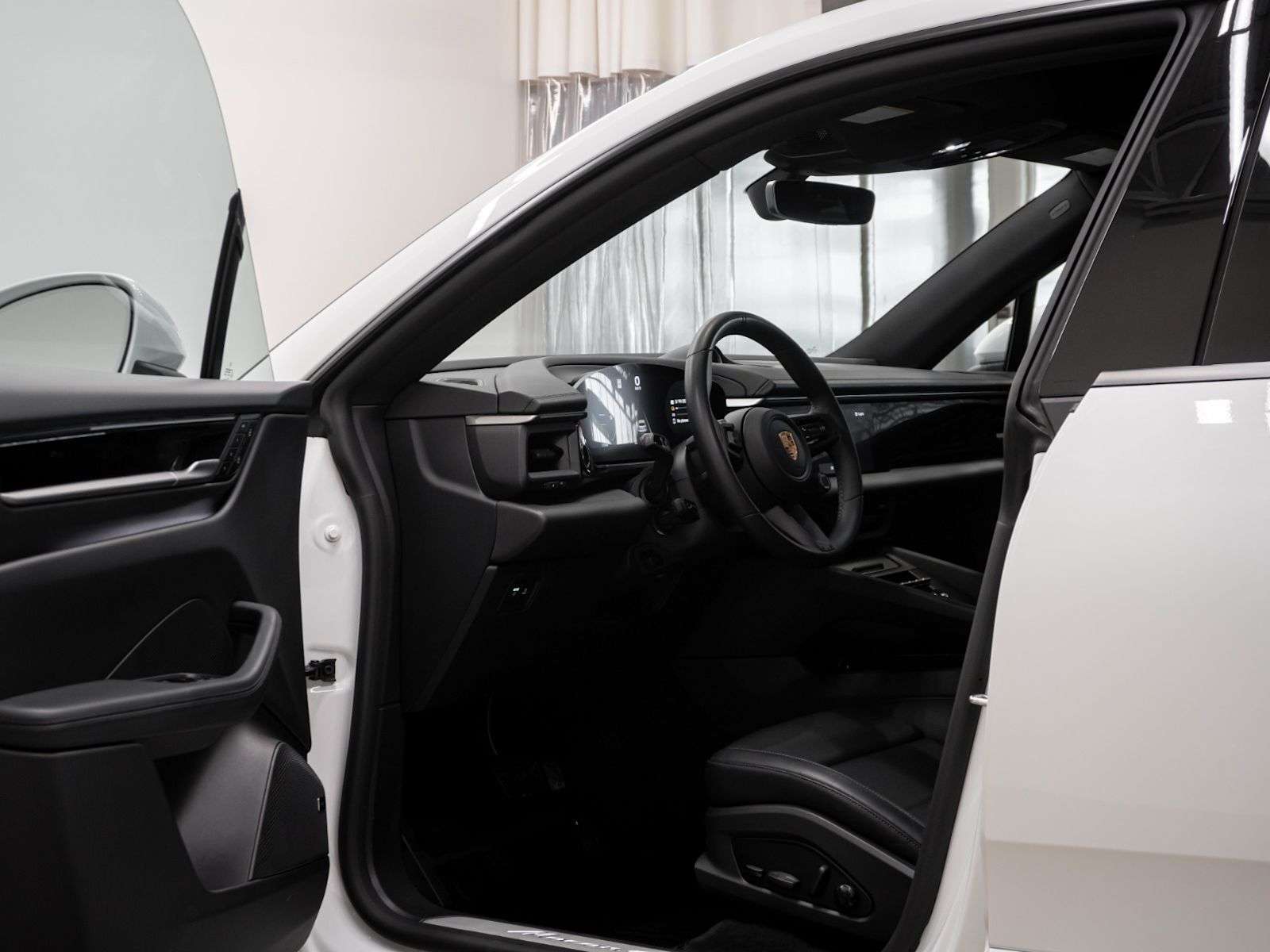 2025 Porsche Macan Electric 4 alt 4