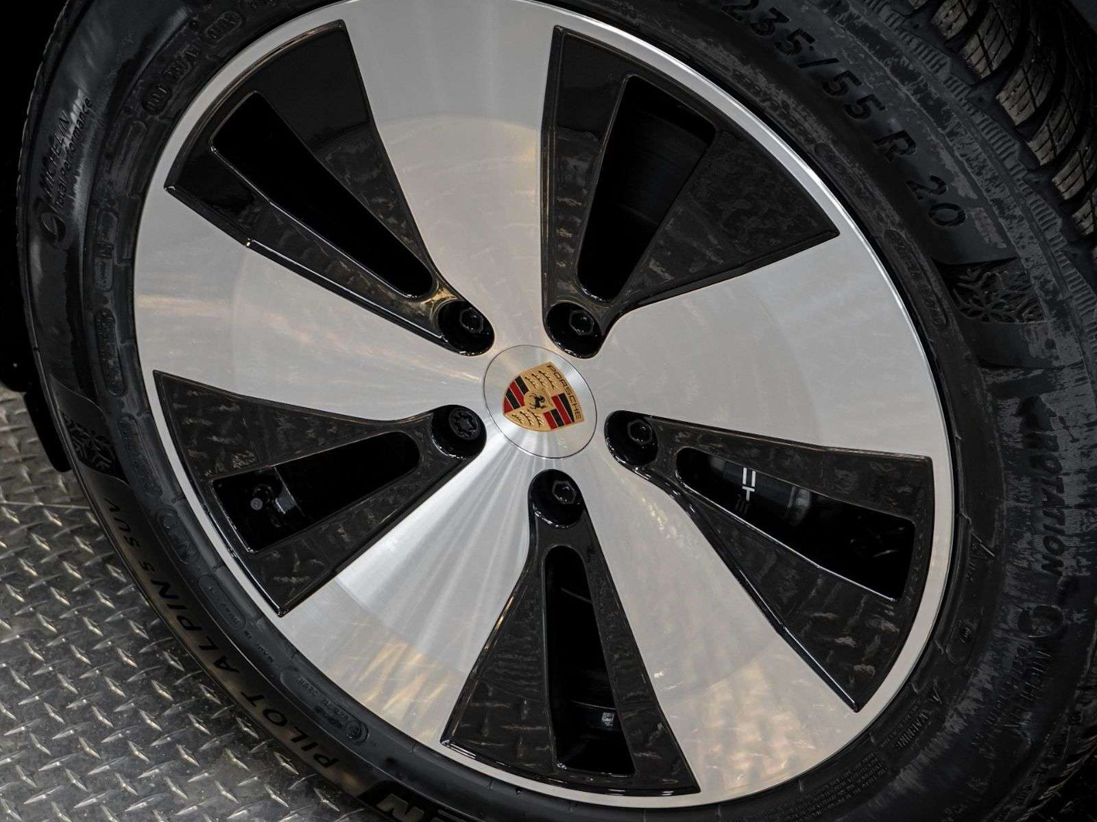 2025 Porsche Macan Electric 4 thumb 10