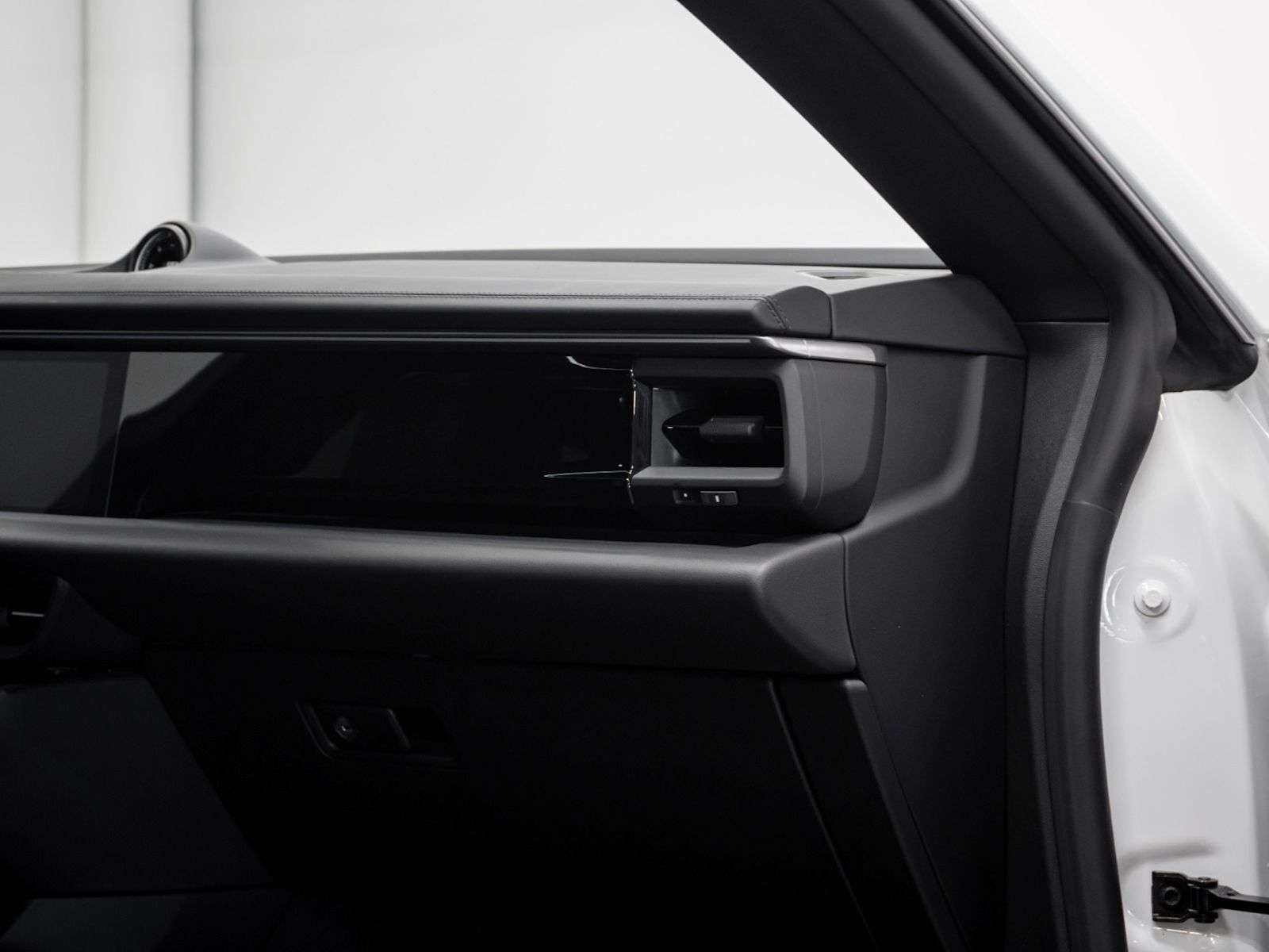 2025 Porsche Macan Electric 4 thumb 29