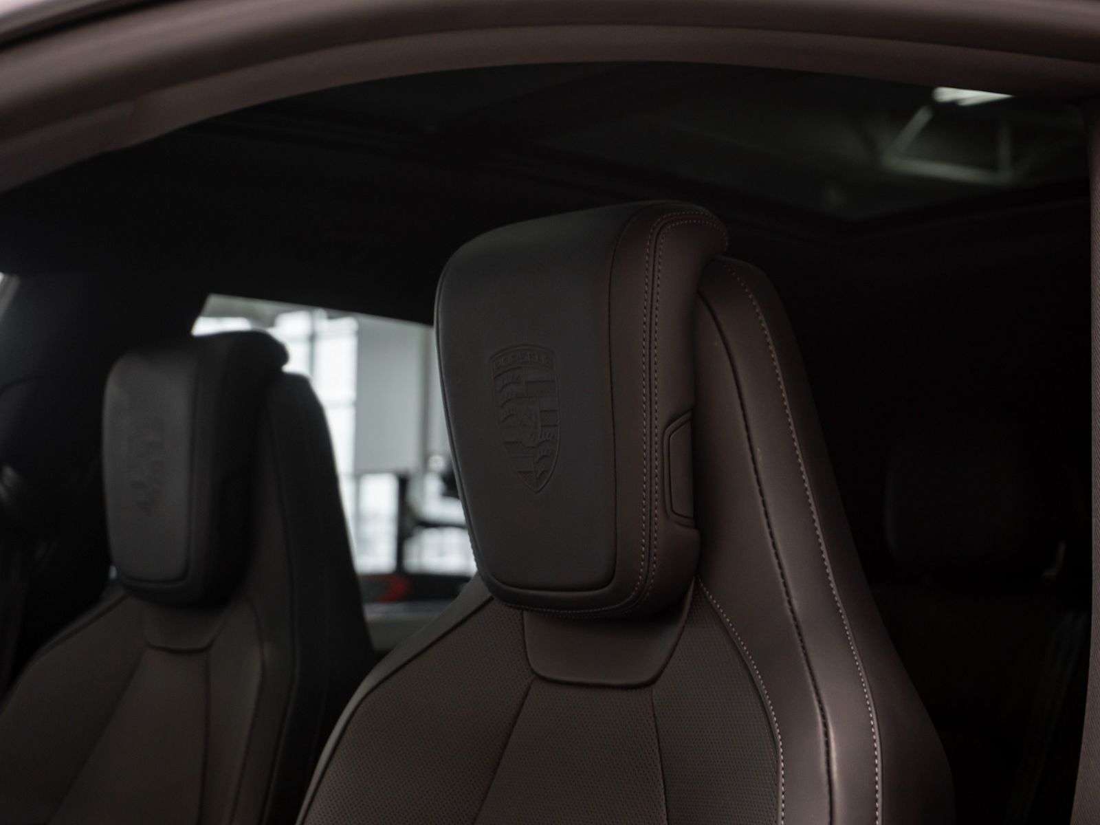 2025 Porsche Macan Electric 4 thumb 21