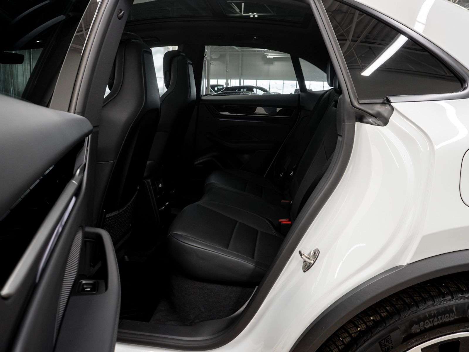 2025 Porsche Macan Electric 4 thumb 20