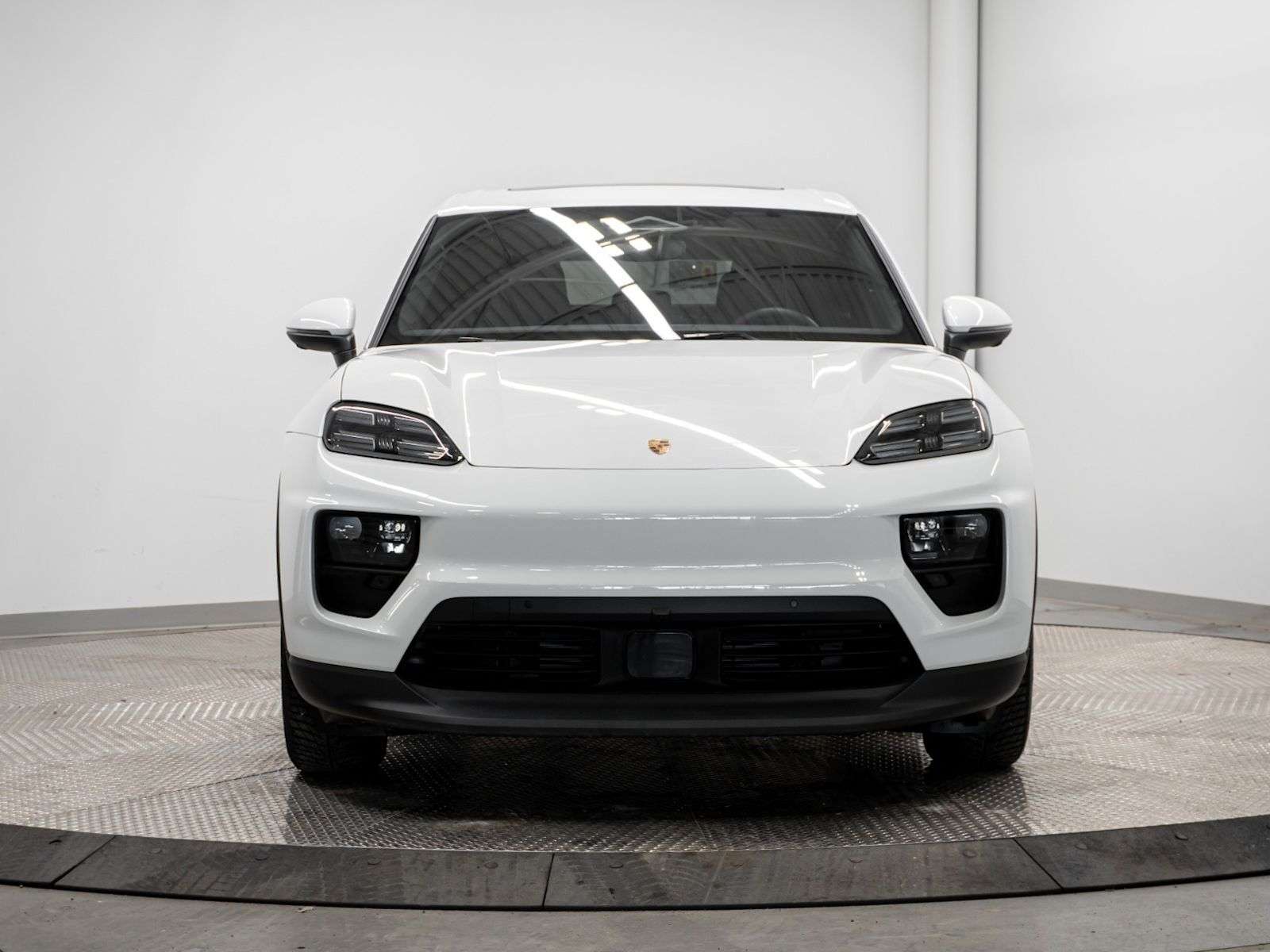 2025 Porsche Macan Electric 4 thumb 8
