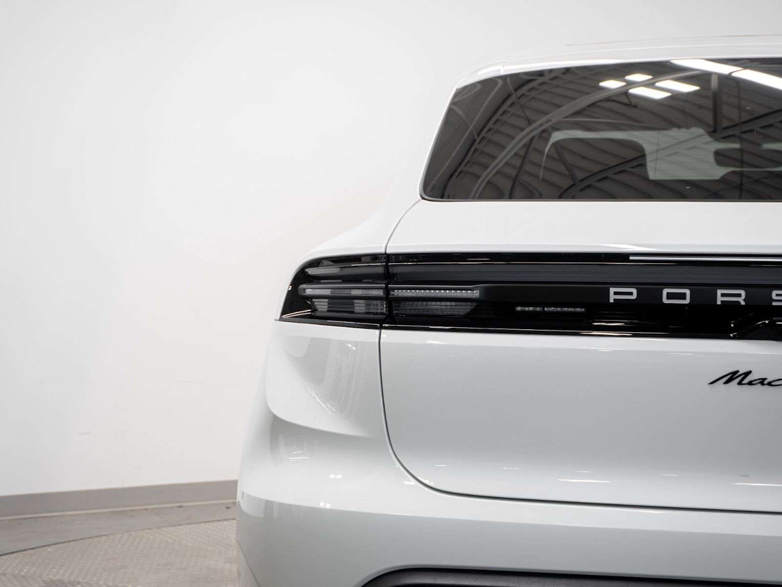 2025 Porsche Macan Electric 4 thumb 14