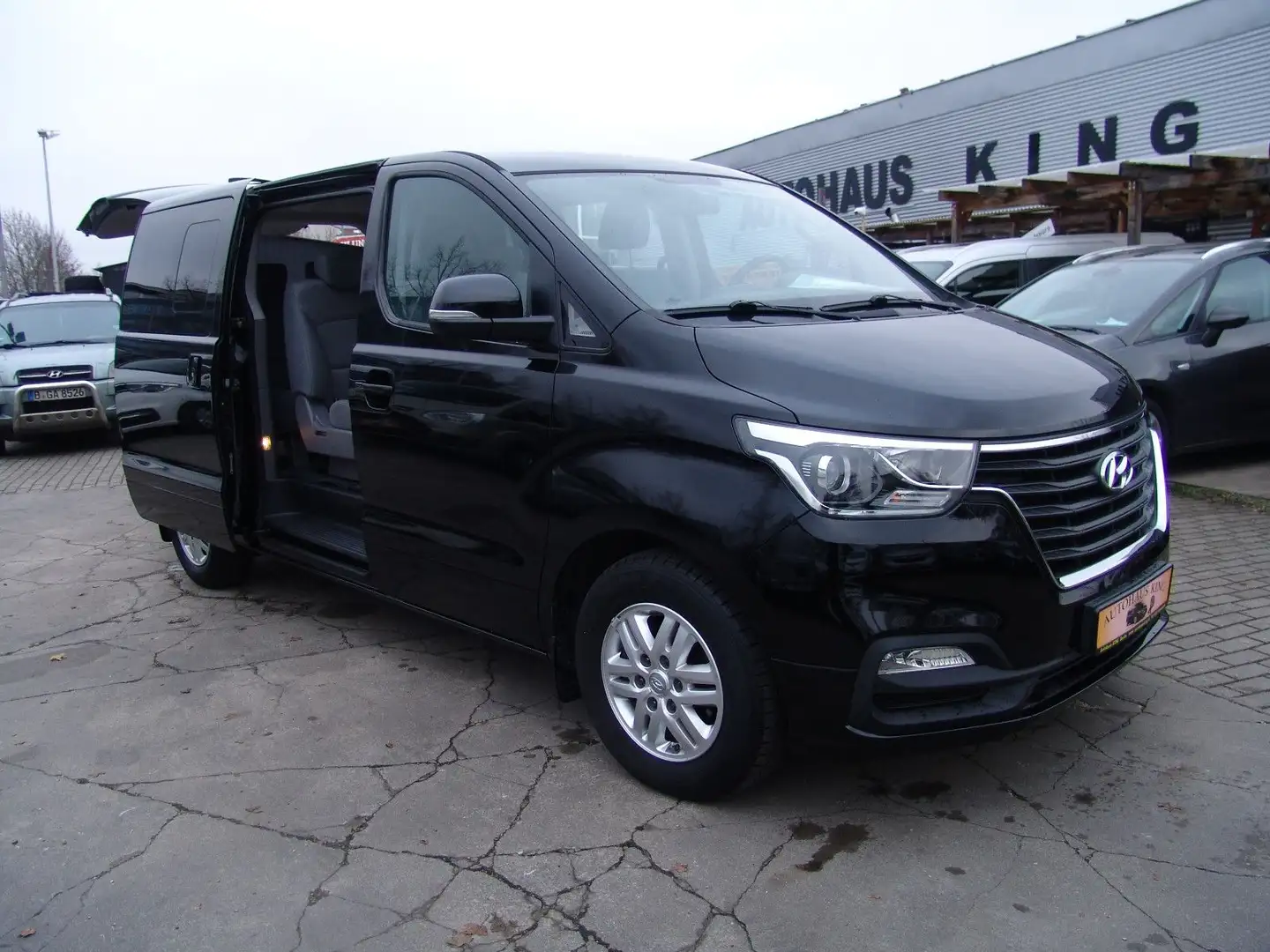 Hyundai H-1 Travel Trend -8Sit/NAVI/AUTOM/wenig KM Schwarz - 1