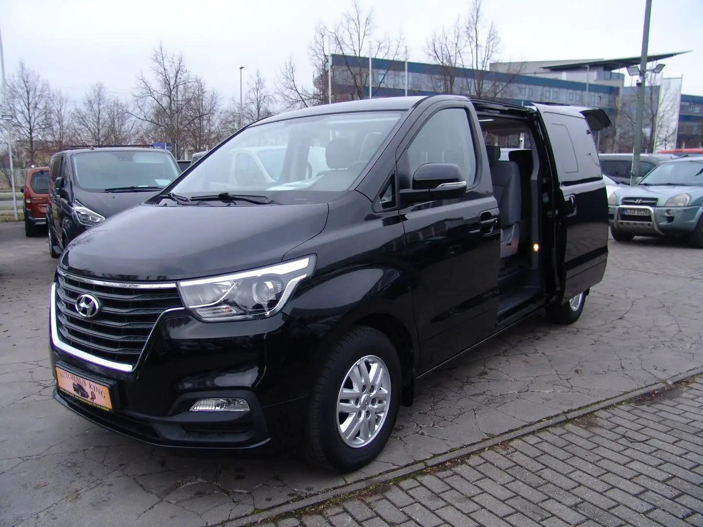 Hyundai H-1 Travel Trend -8Sit/NAVI/AUTOM/wenig KM Schwarz - 2