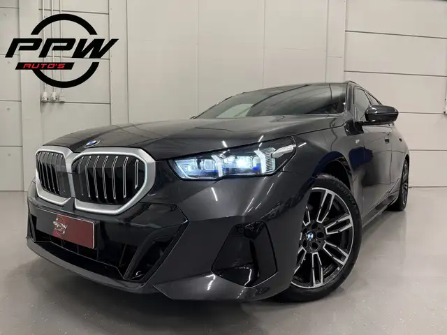 BMW 520 5-serie Touring 520i M-Sport ICONIC PANO/TREKHAAK/