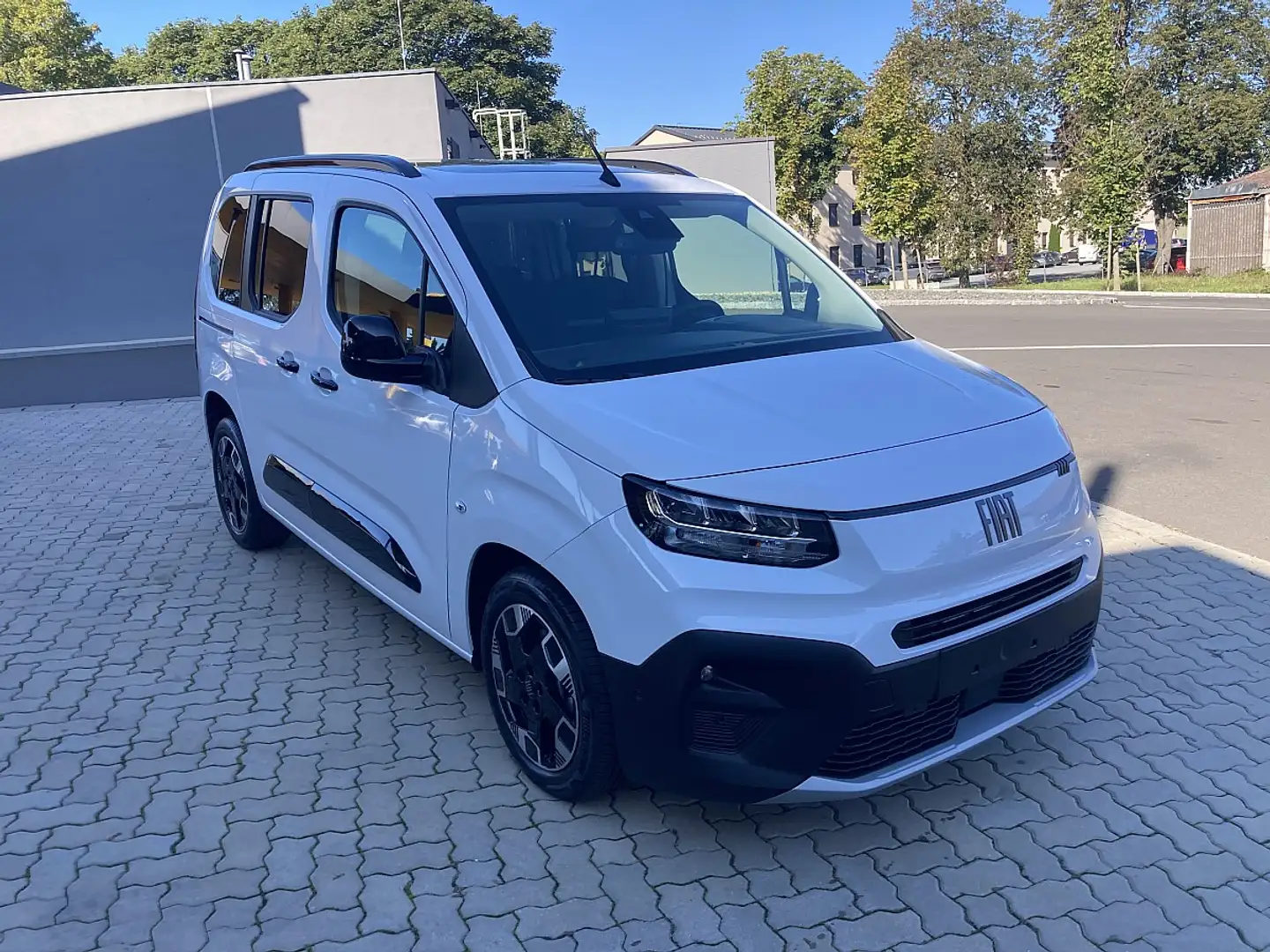 Fiat Doblo M BlueHDi 130 S&S 6-Gang-Manuell Weiß - 2