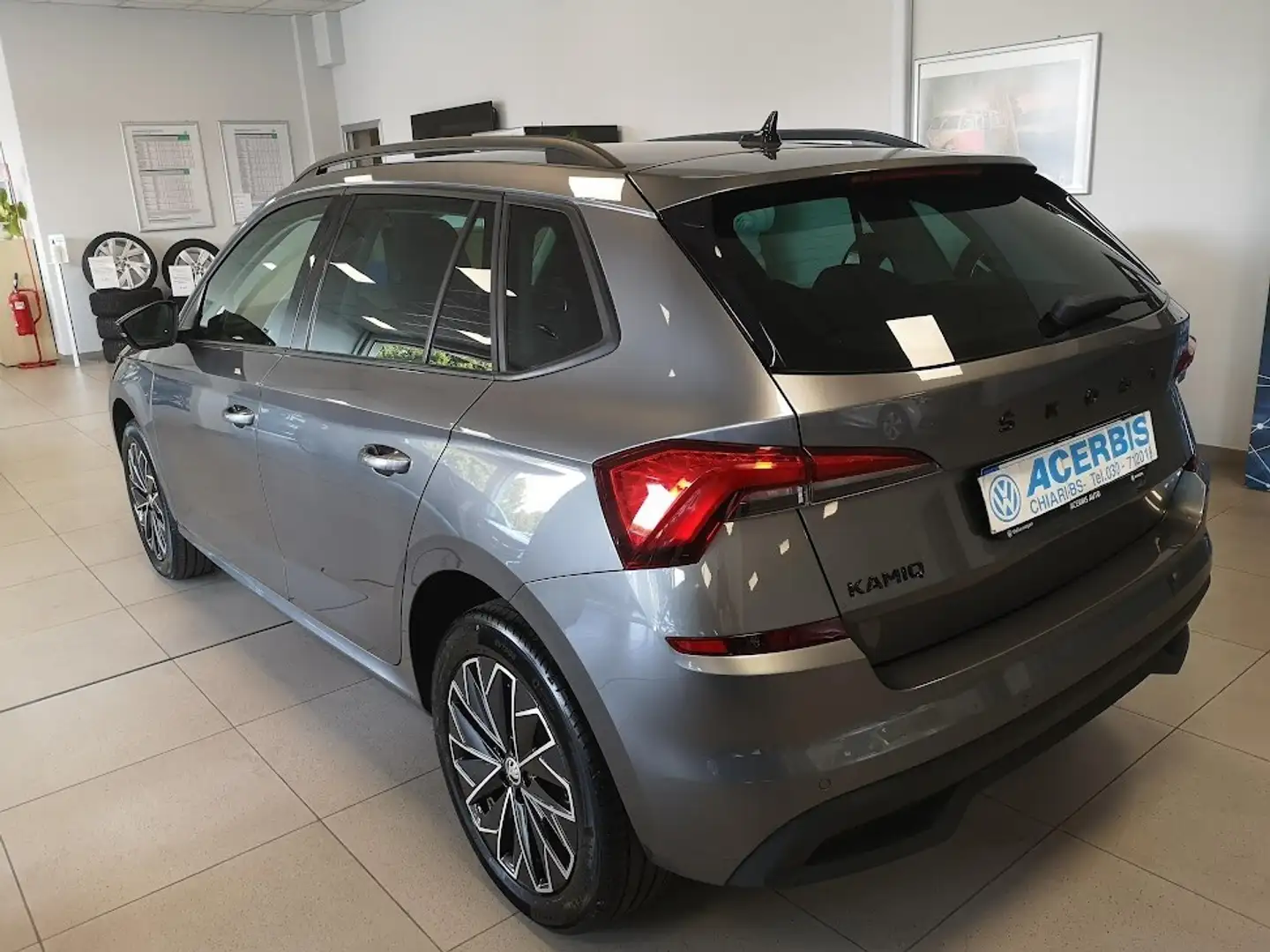 Skoda Kamiq 1.0 TSI 110 CV Black Dots - KM 8.777 !!! Gris - 2