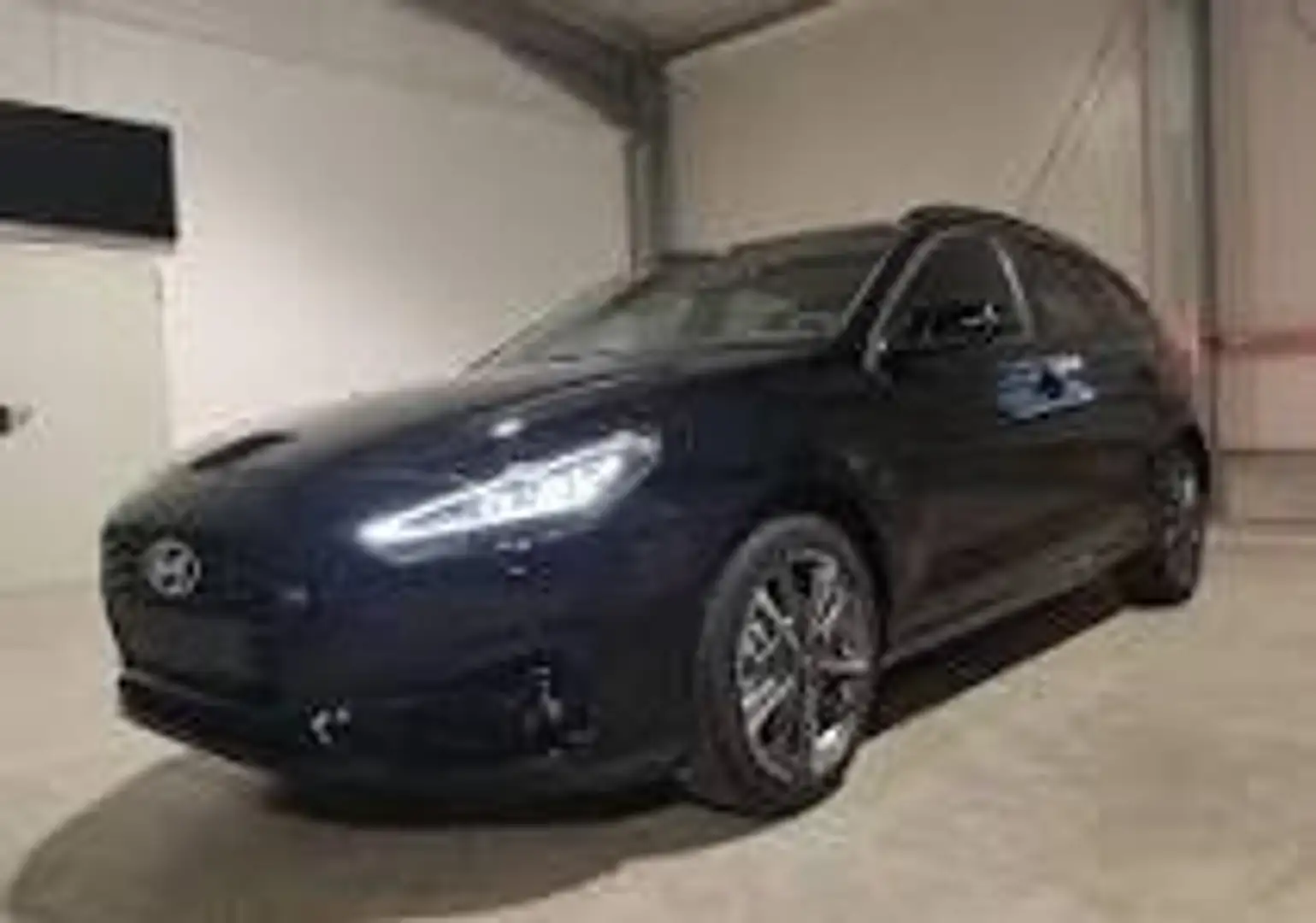 Hyundai i30 Kombi 1,5 DPI GO Plus Paket und OO3 Toter-Winke... Schwarz - 2