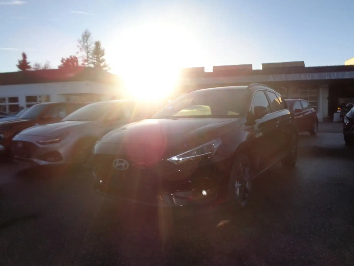 Hyundai i30 Kombi 1,5 DPI GO Plus Paket und OO3 Toter-Winke... Schwarz - 1