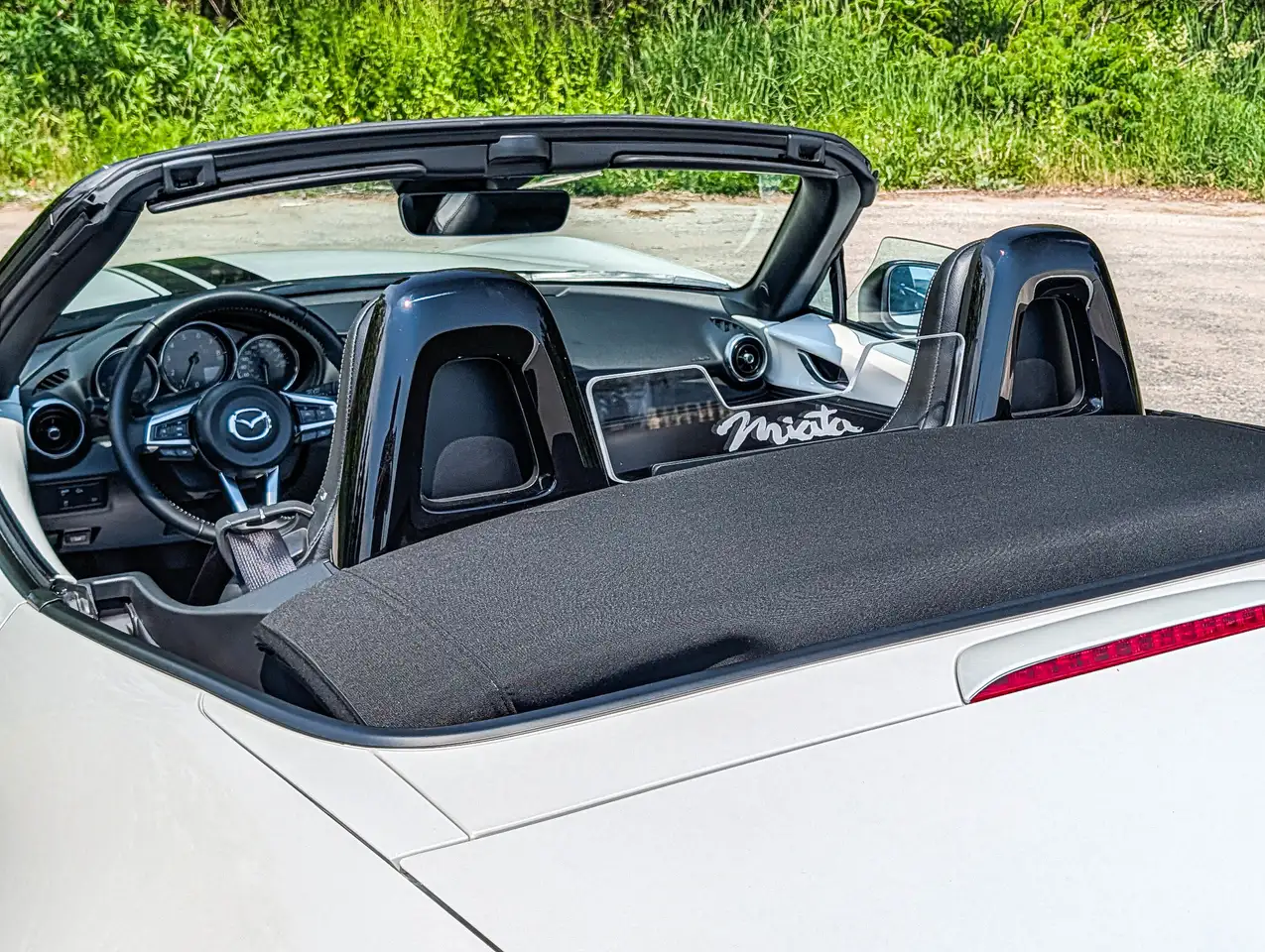 Mazda MX-5 Miata снимка Mazda MX-5 Miata