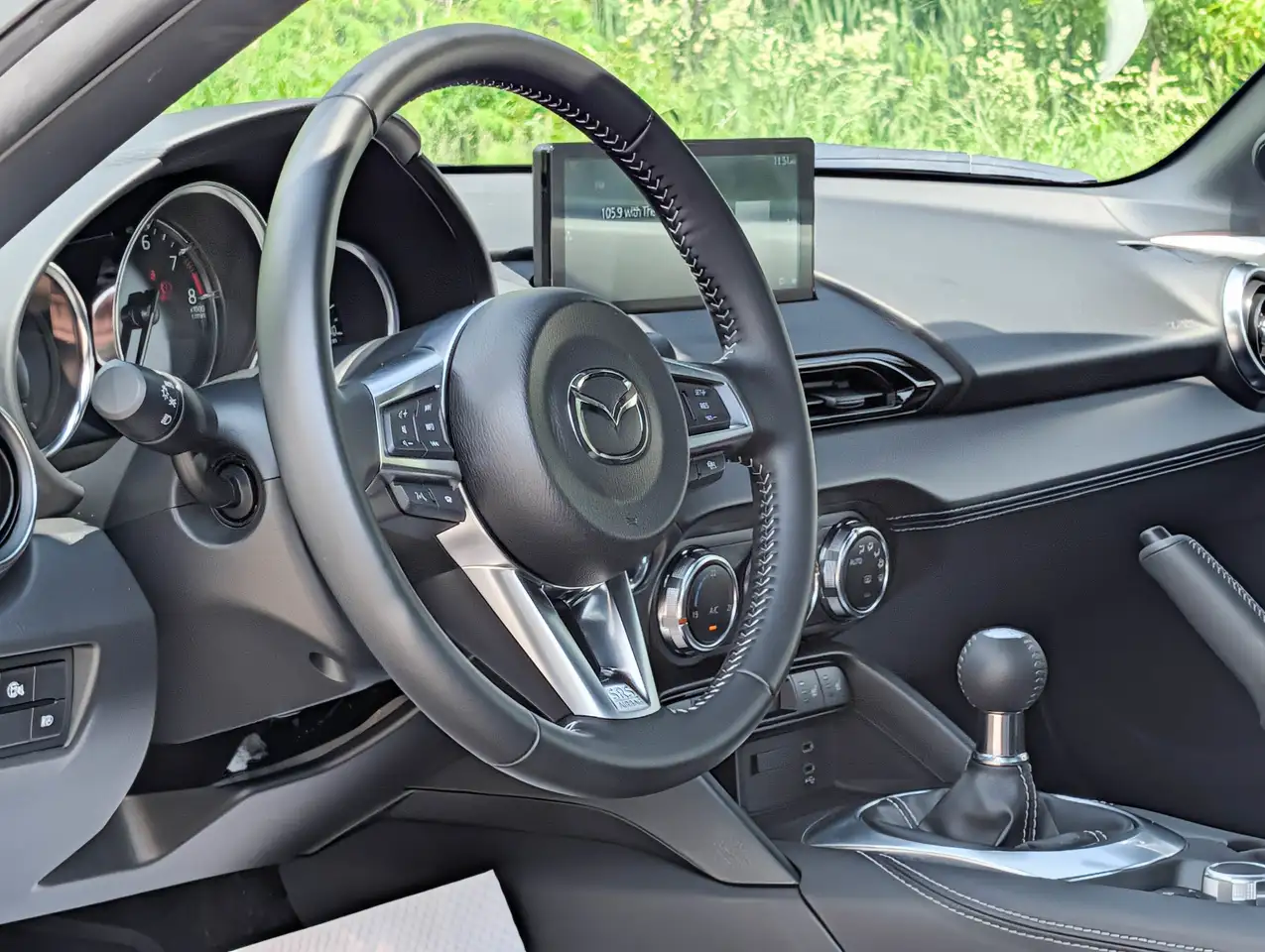 Mazda MX-5 Miata снимка Mazda MX-5 Miata