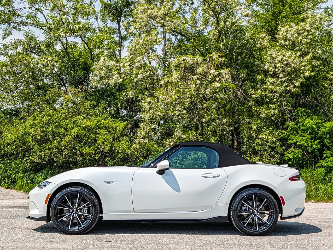 Mazda MX-5 Miata снимка Mazda MX-5 Miata