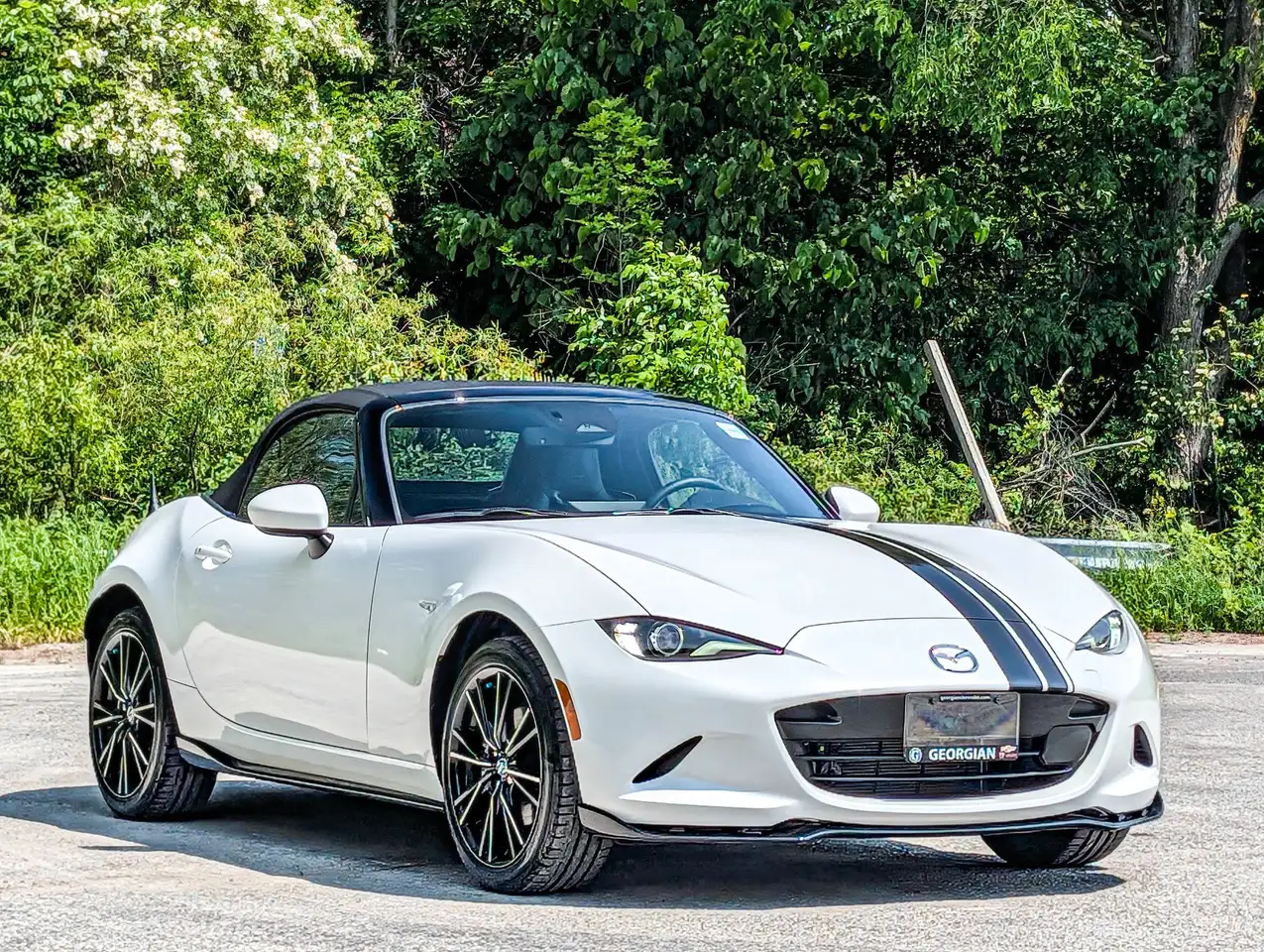 Mazda MX-5 Miata снимка Mazda MX-5 Miata