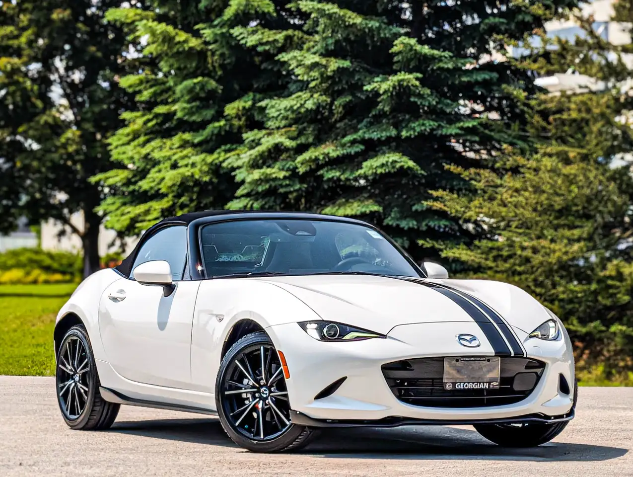 Mazda MX-5 Miata снимка Mazda MX-5 Miata