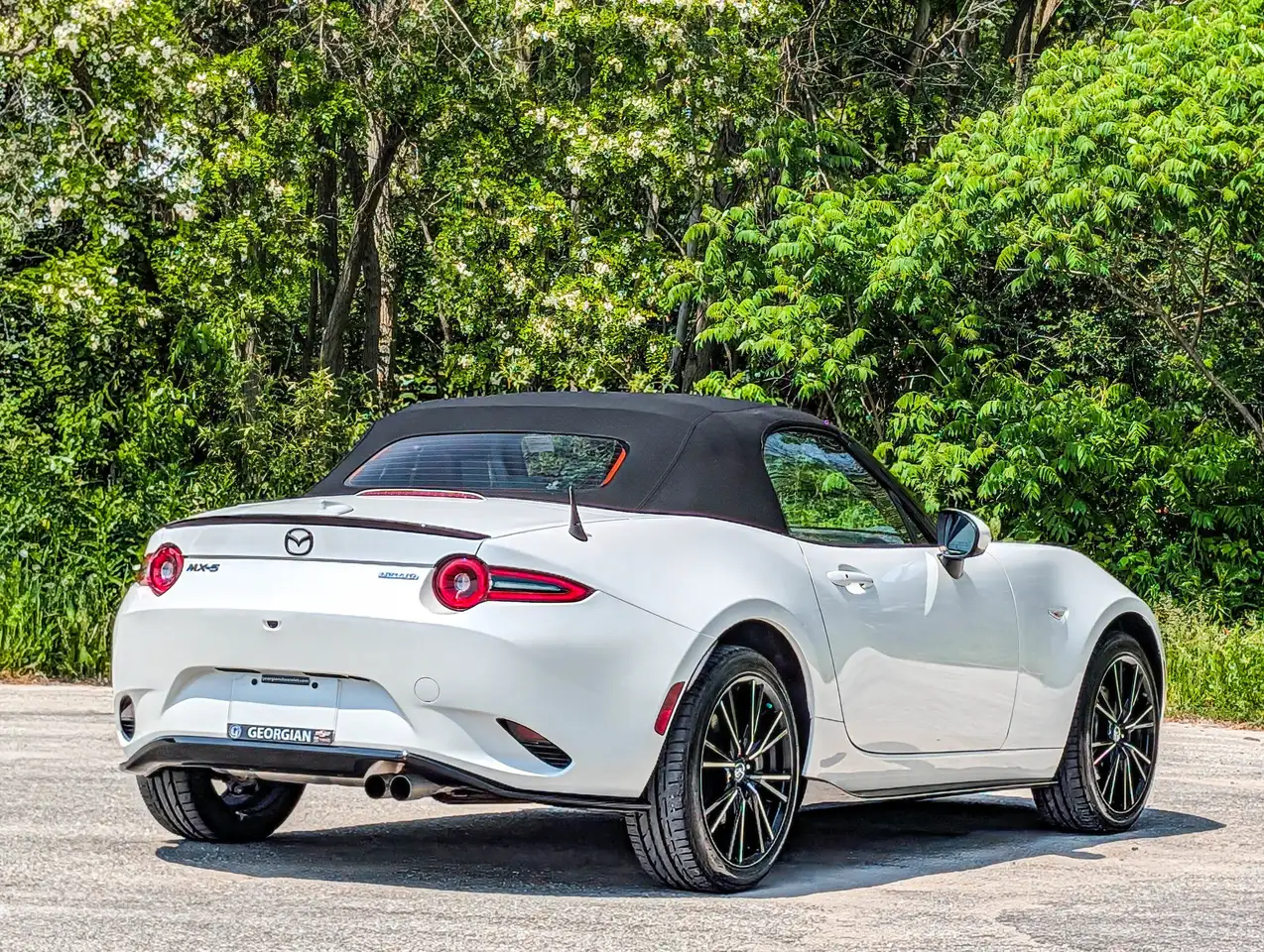 Mazda MX-5 Miata снимка Mazda MX-5 Miata