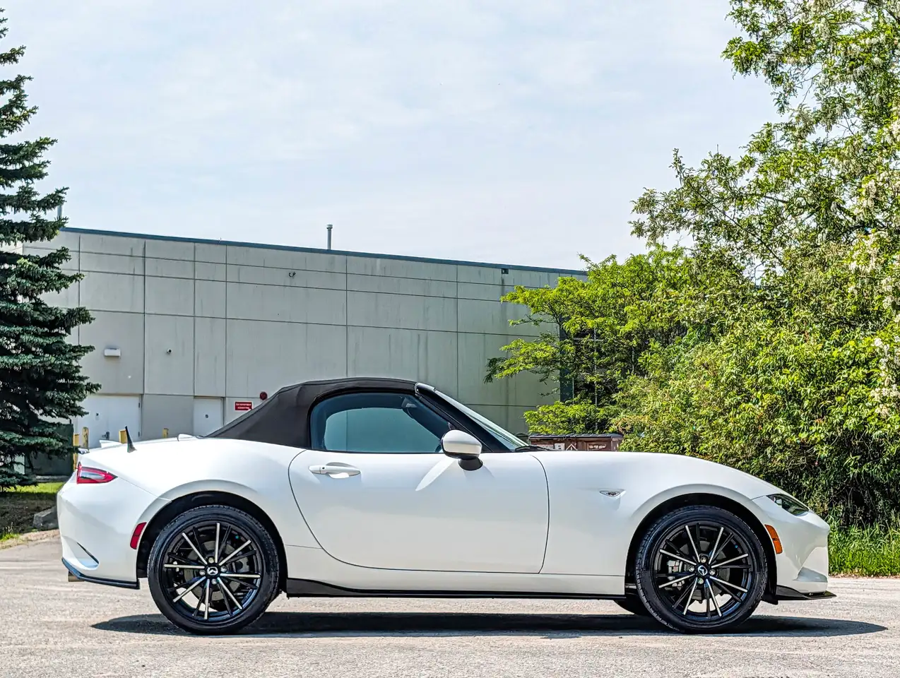 Mazda MX-5 Miata снимка Mazda MX-5 Miata