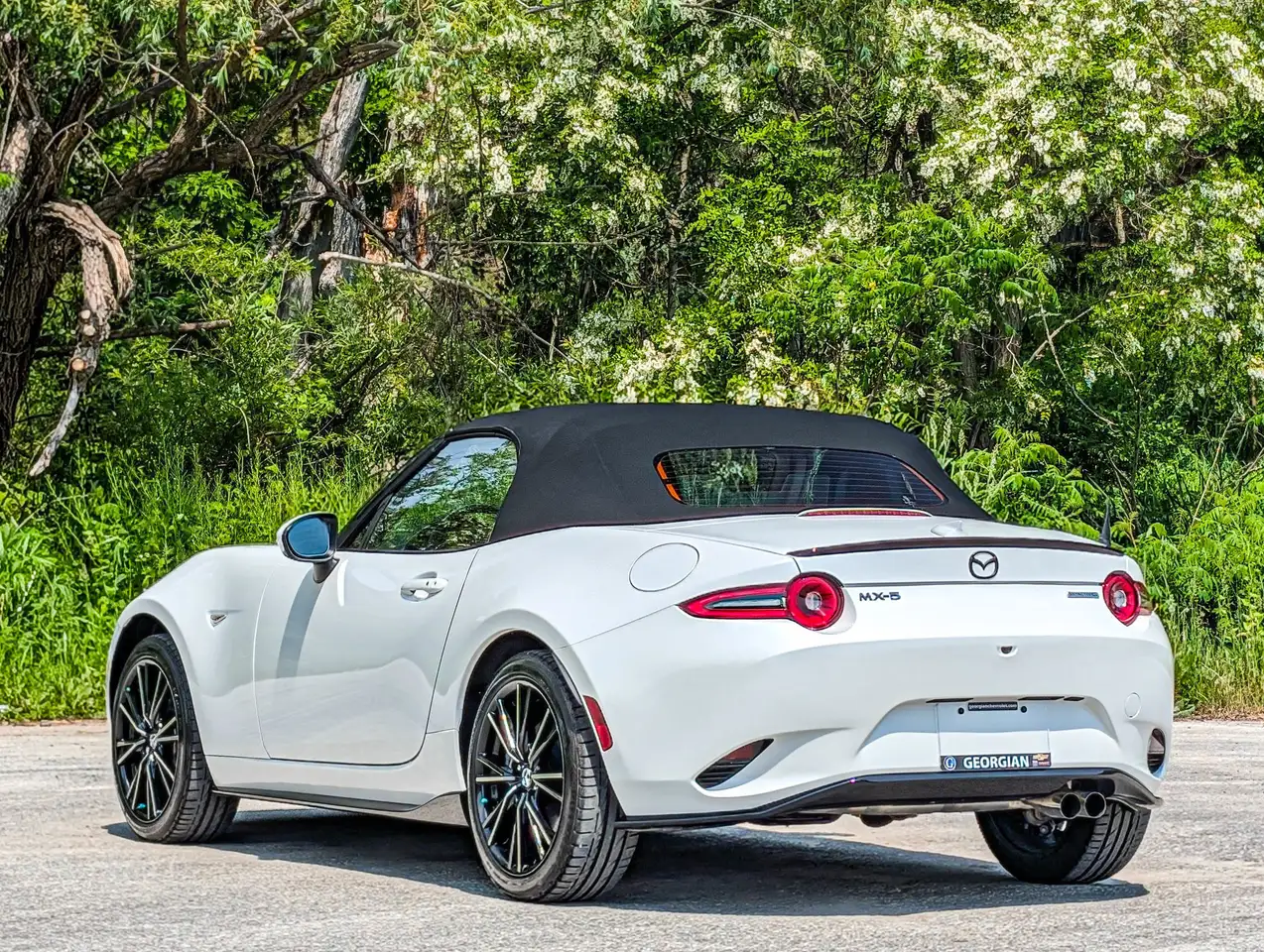 Mazda MX-5 Miata снимка Mazda MX-5 Miata