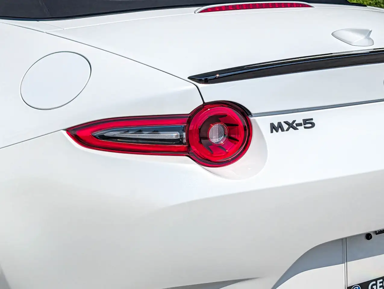 Mazda MX-5 Miata снимка Mazda MX-5 Miata
