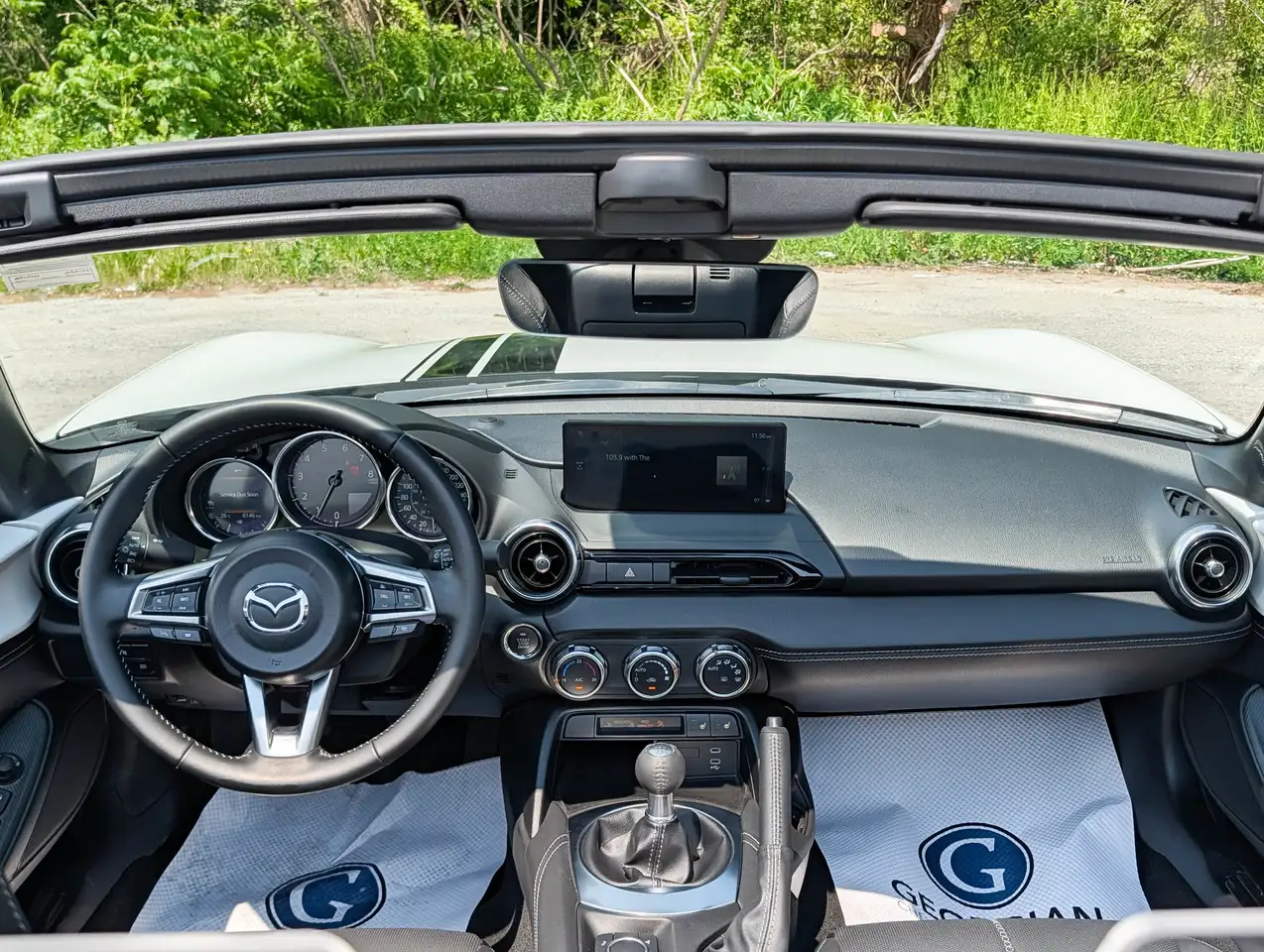 Mazda MX-5 Miata снимка Mazda MX-5 Miata