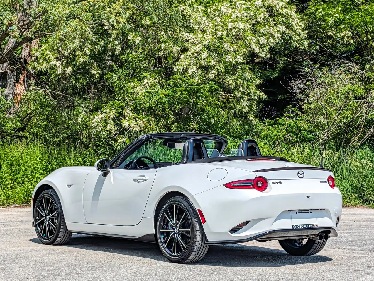 Mazda MX-5 Miata снимка Mazda MX-5 Miata