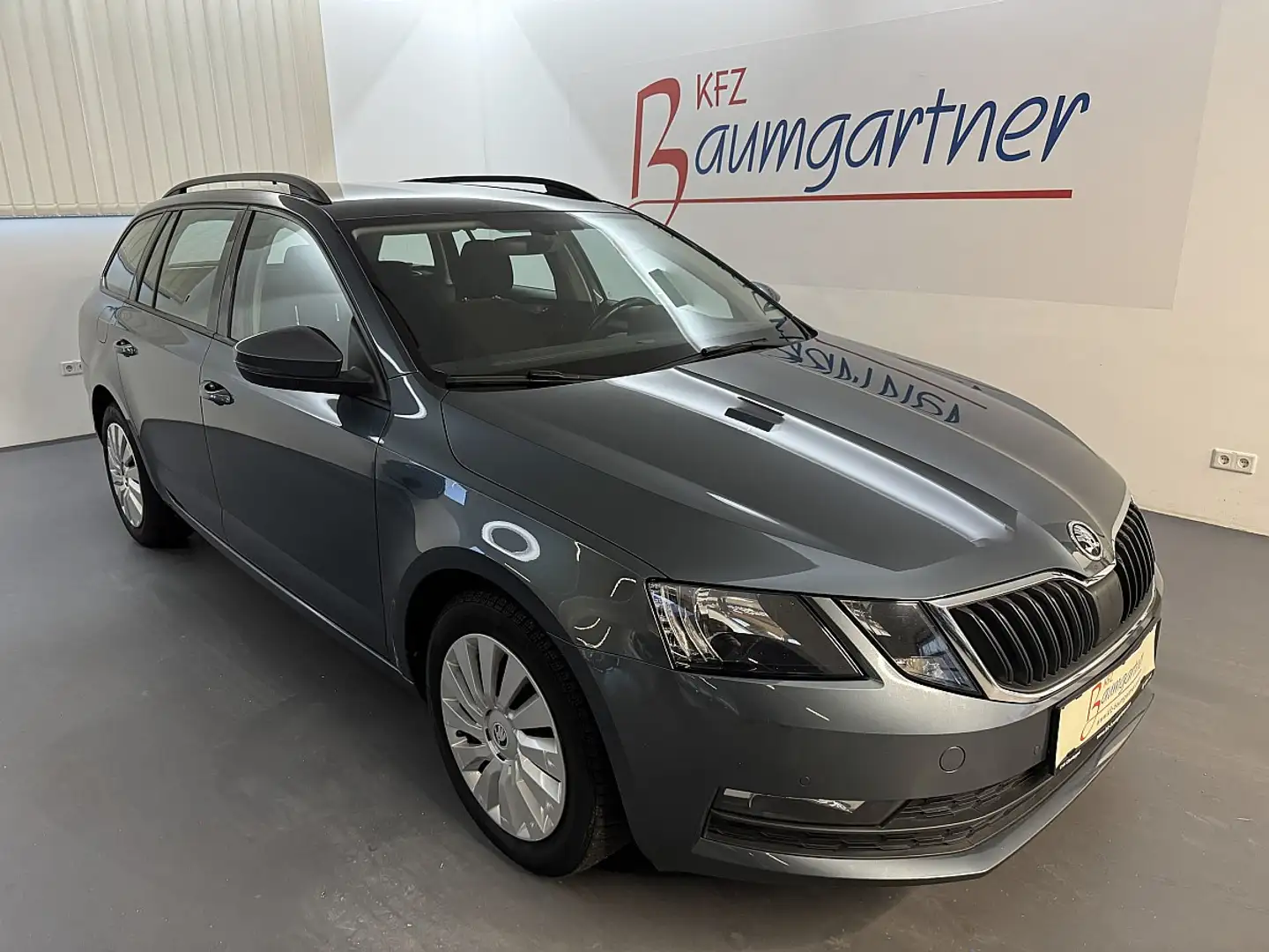 Skoda Octavia Combi 1,6TDI DSG *NAVI*AHK*Tempomat*PDC vo/hi*S... Grau - 1