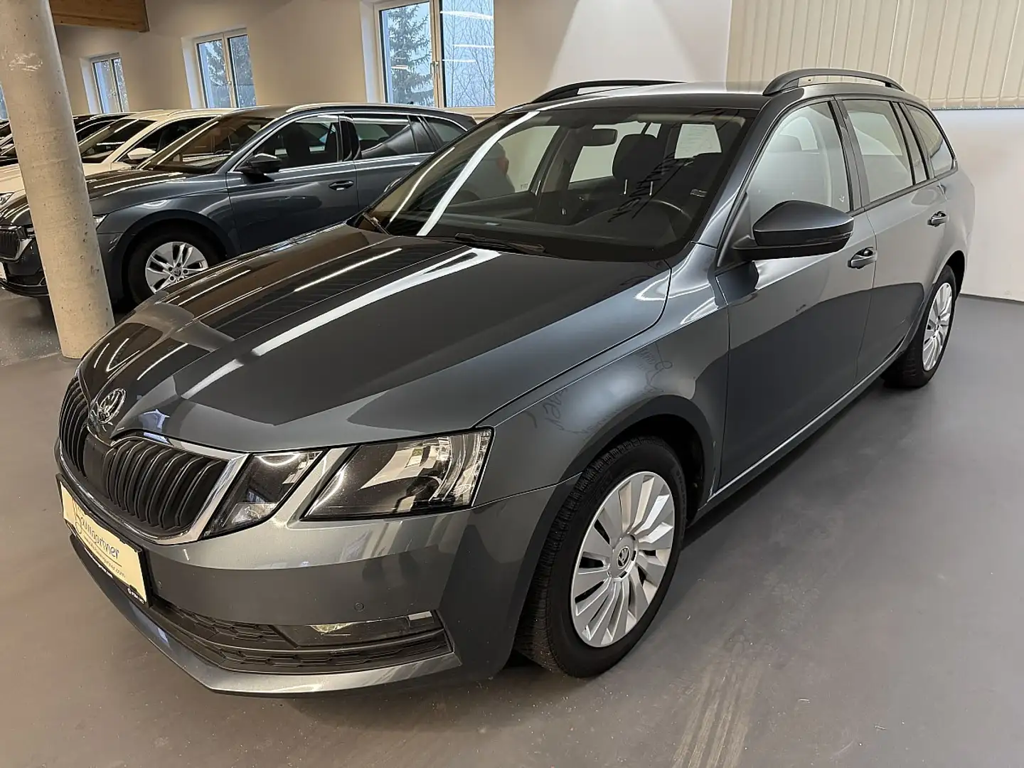 Skoda Octavia Combi 1,6TDI DSG *NAVI*AHK*Tempomat*PDC vo/hi*S... Grau - 2