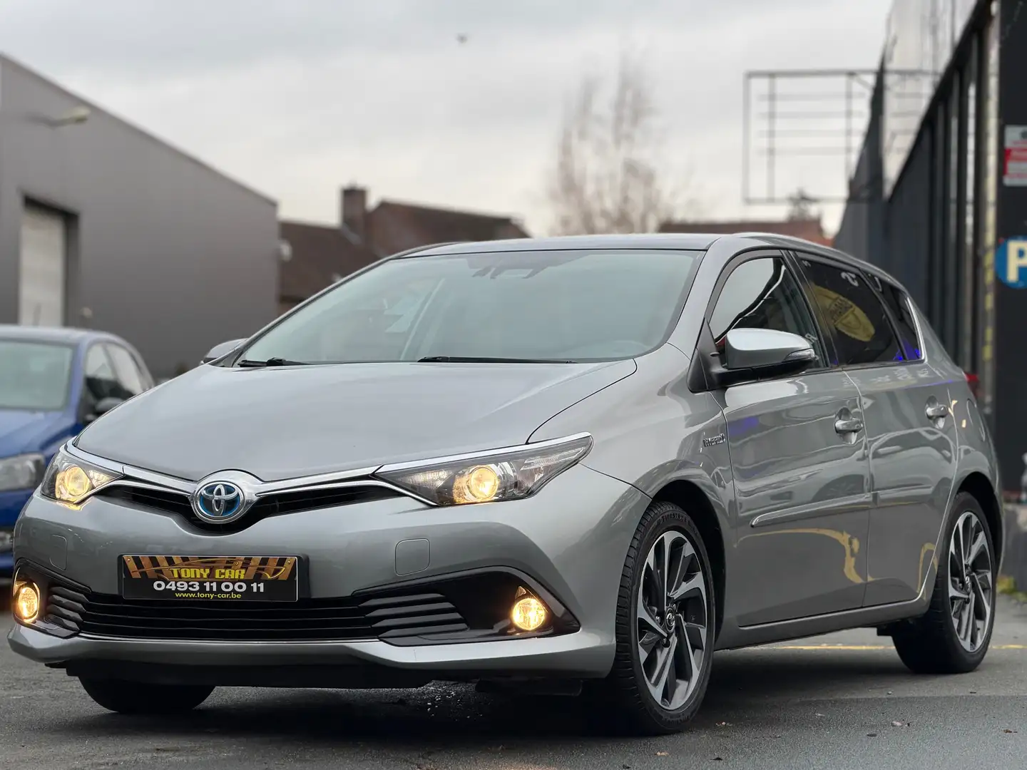 Toyota Auris Auris 1.8i HYBRIDE*NAVI*CAMERA*PANO*LED* Grau - 2