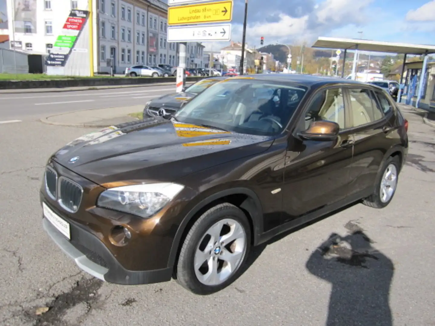 BMW X1 20 i xDrive ~ Automatik ~ Braun - 1