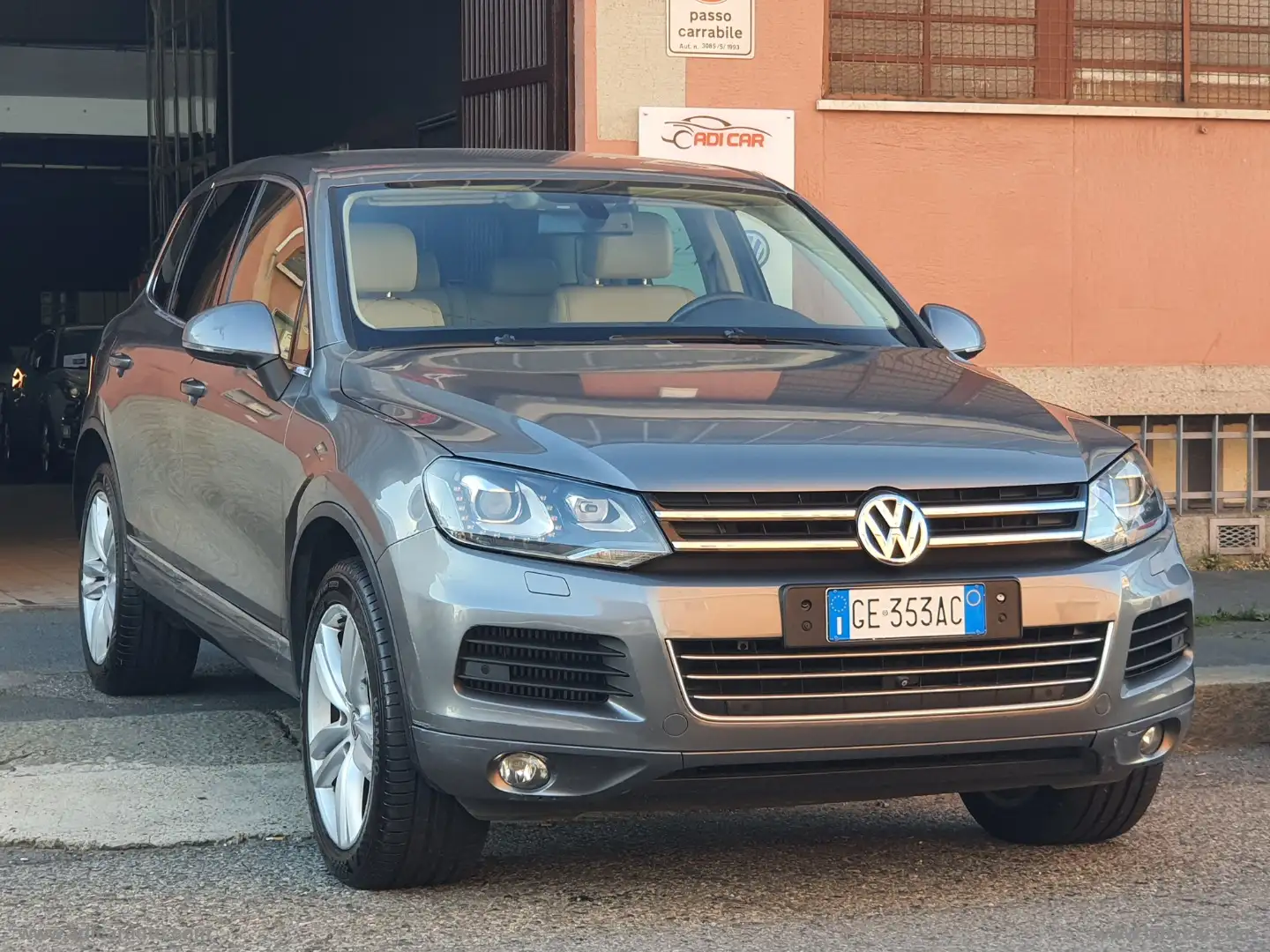 Volkswagen Touareg 3.0 TDI 245 CV tiptronic Gris - 1