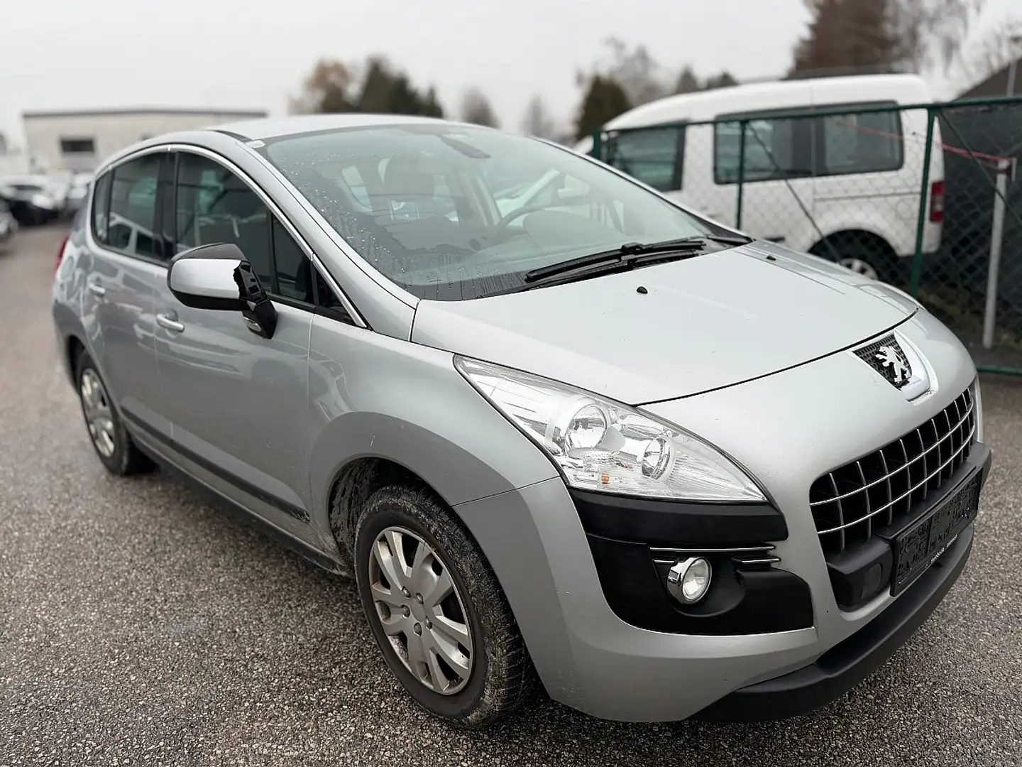 Peugeot 5008 Silber - 2