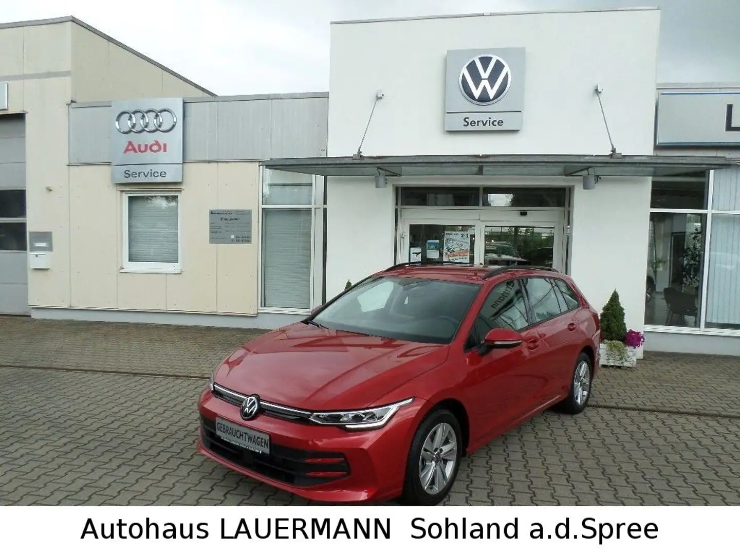 Volkswagen Golf VIII Variant 1.5 TSI LIFE Rot - 1