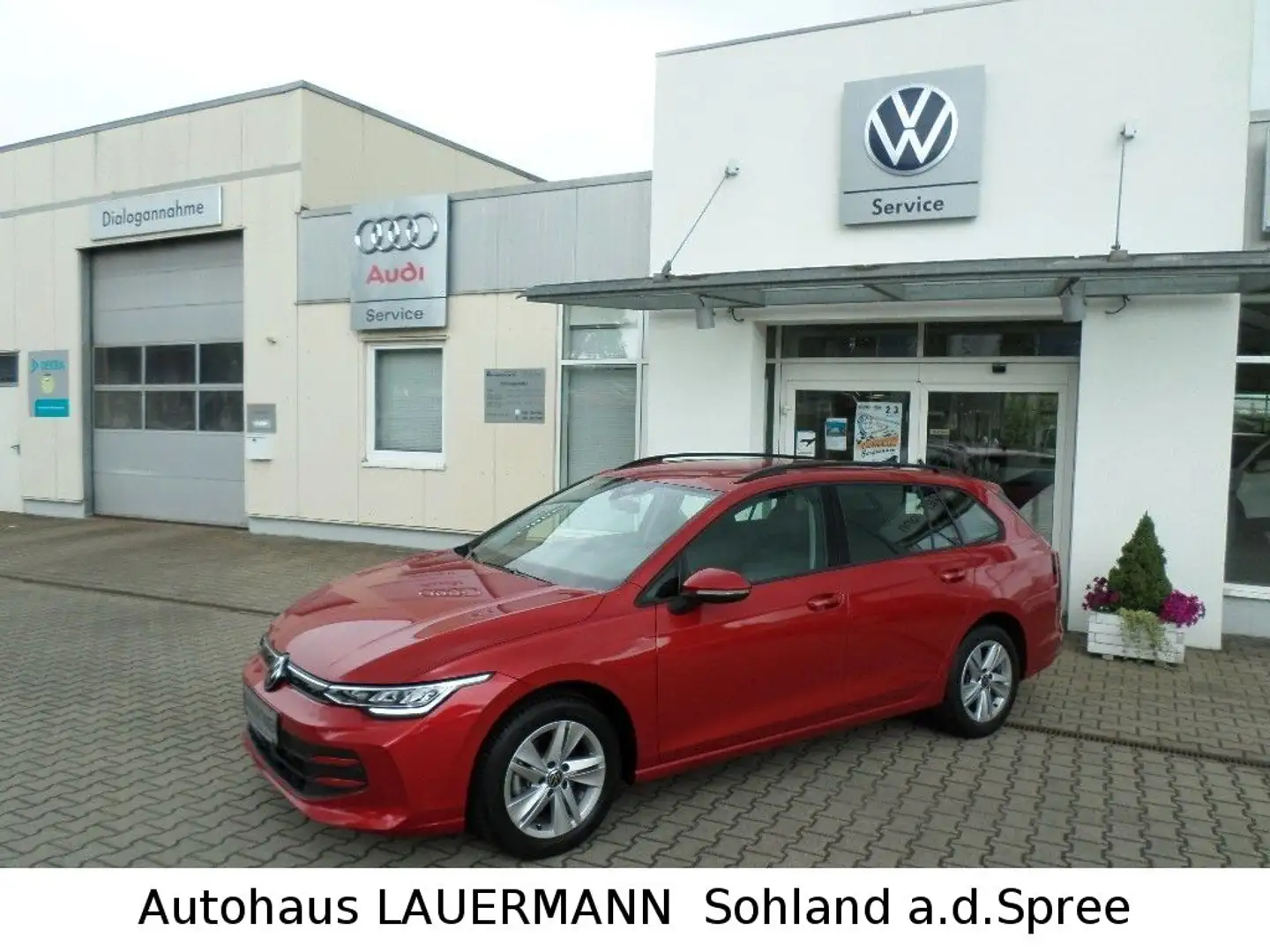 Volkswagen Golf VIII Variant 1.5 TSI LIFE Rot - 2