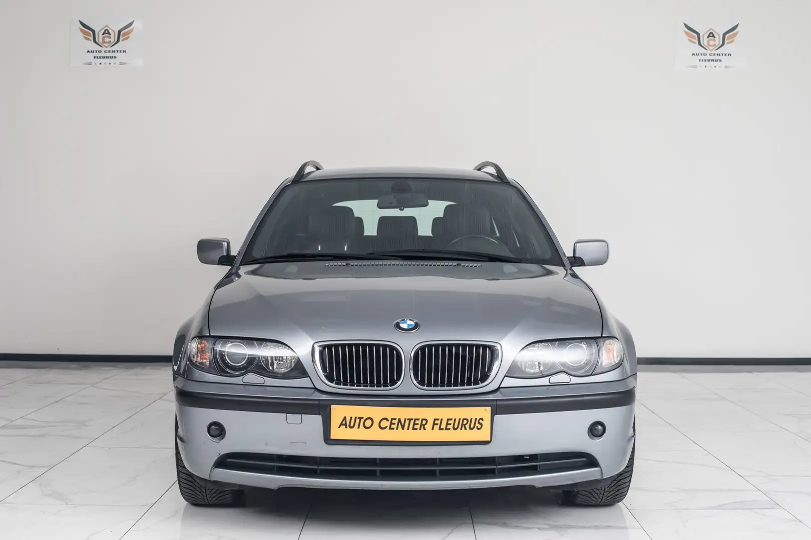 BMW 318 Touring 2.0L Diesel / Boite automatique Gris - 2