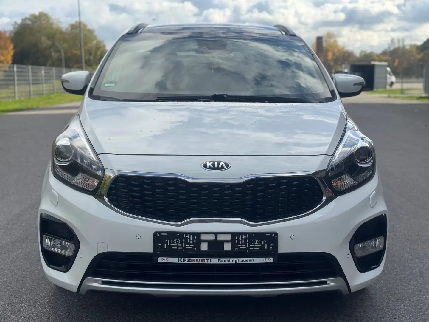 Kia Carens Spirit1.7 Leder Navi Pano 7sitzer**** Weiß - 2