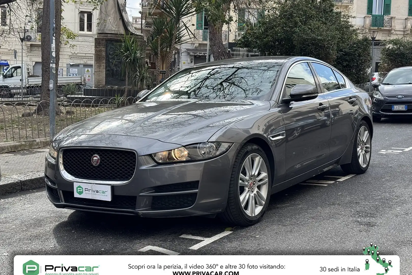 Jaguar XE XE 2.0 D Turbo 180CV aut. Portfolio Stříbrná - 1
