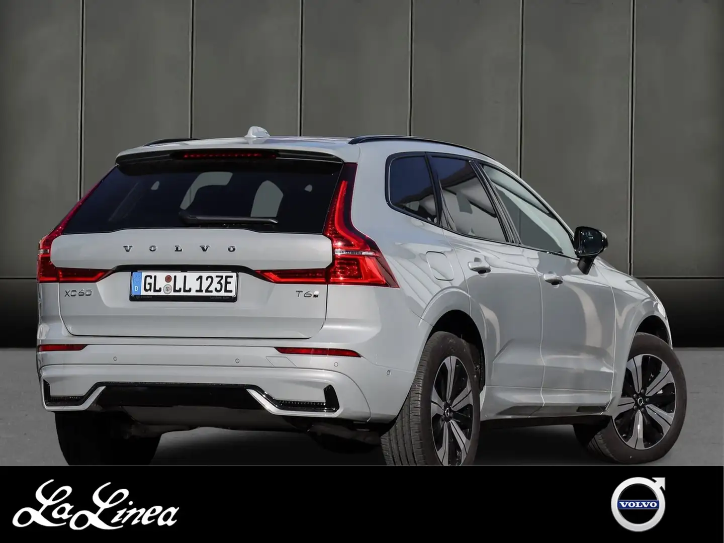 Volvo XC60 T6 Plus Dark Recharge Plug-In Hybrid AWD Gris - 2