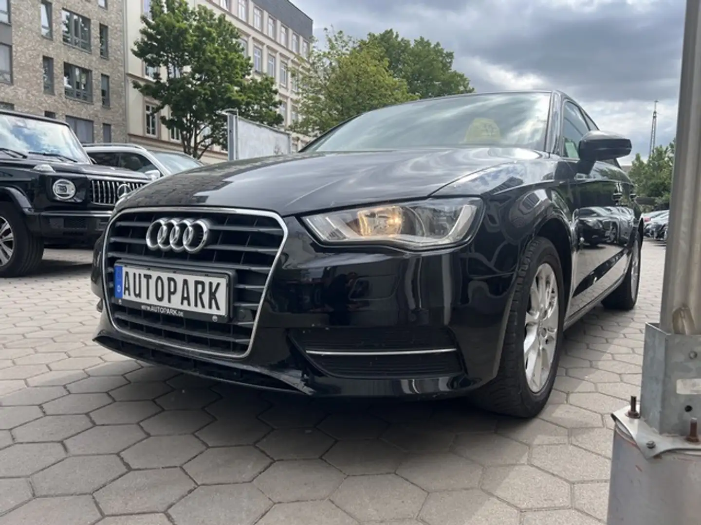 Audi A3 1.6 TDI Ambiente Sportback*Tiptronic*Navi*PDC Schwarz - 2