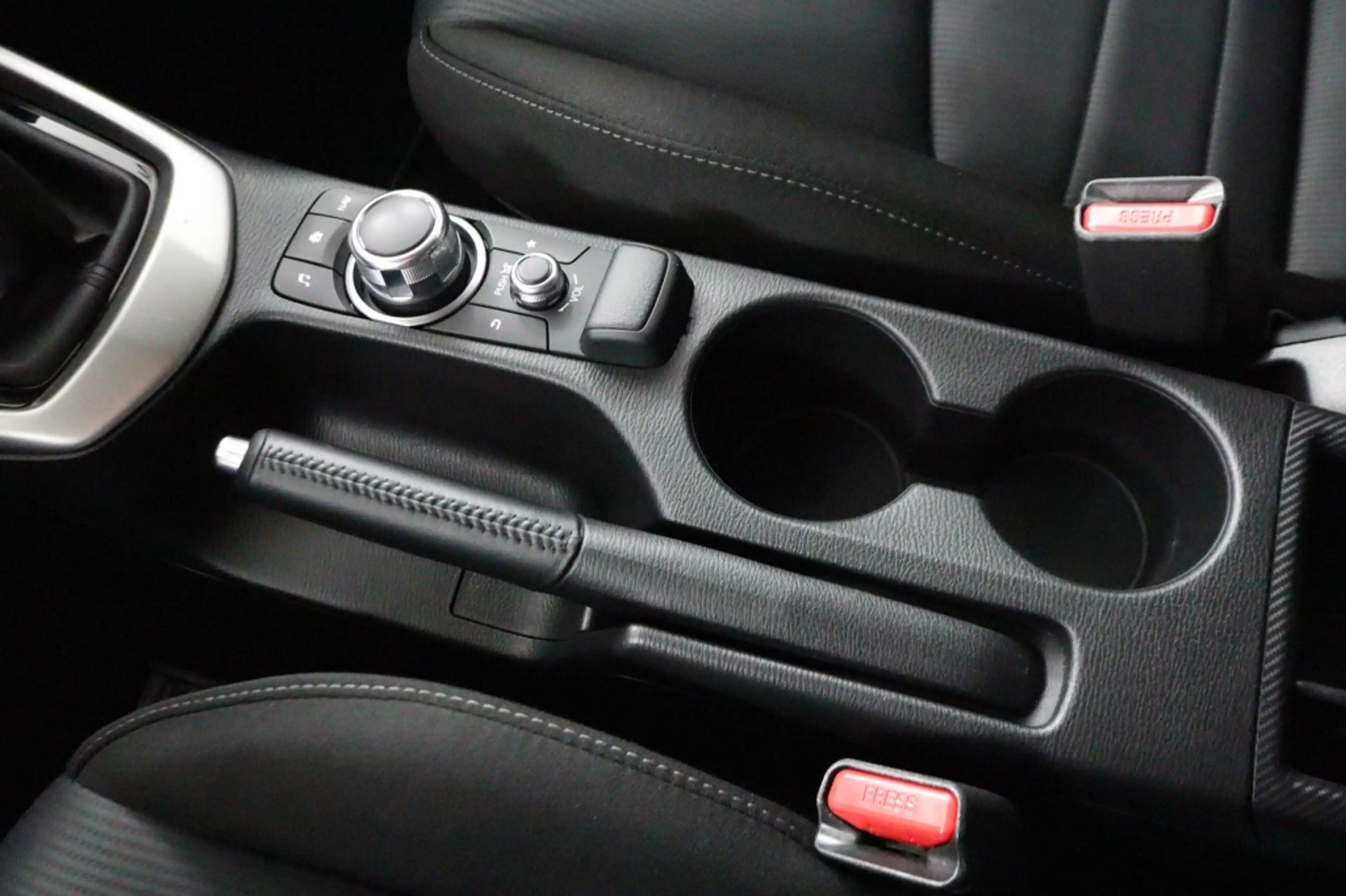 Mazda CX-3 2.0 SKYACTIV-G 120 DYNAMIC — photo 46