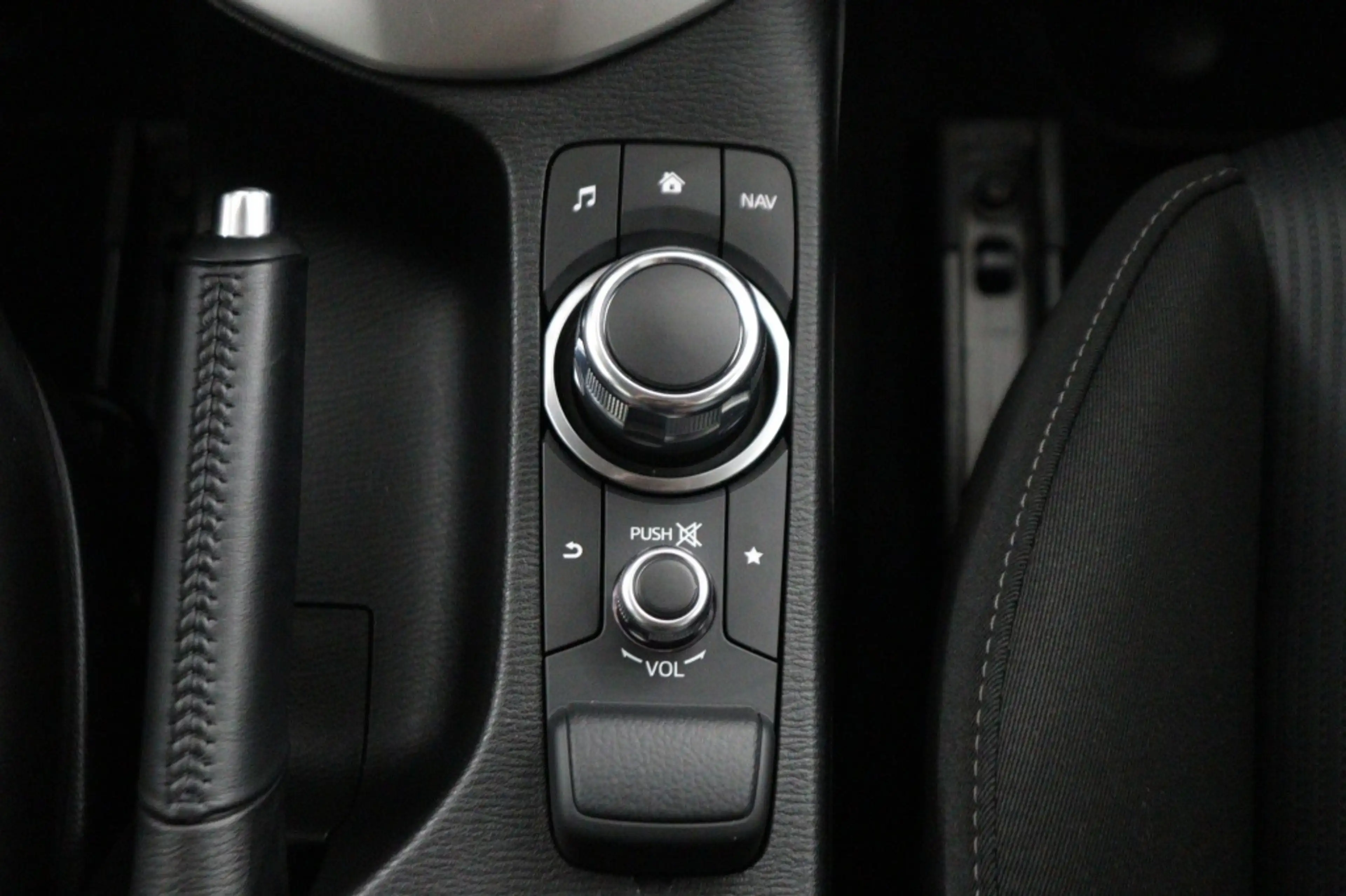 Mazda CX-3 2.0 SKYACTIV-G 120 DYNAMIC — photo 50