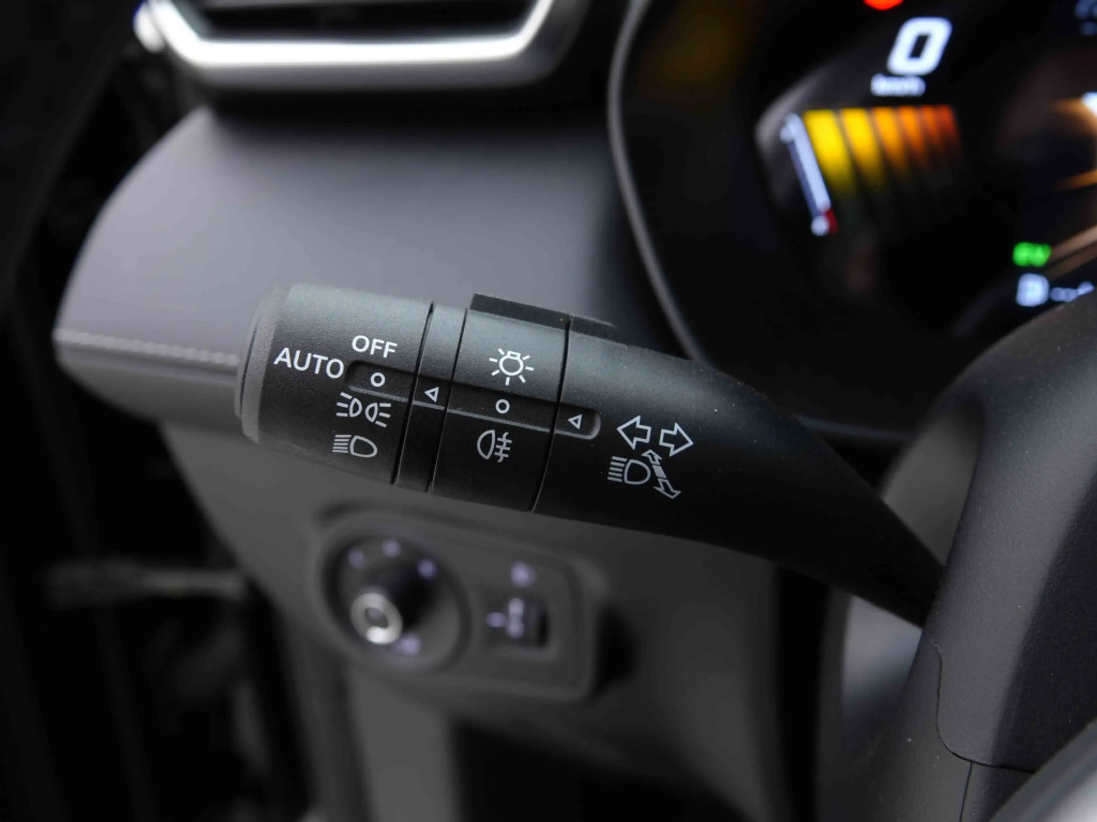 MG ZS Hybrid+ 194 Luxury | Pano | Leather | 360Cam | GPS | Heated Seats | ALU18 — photo 14