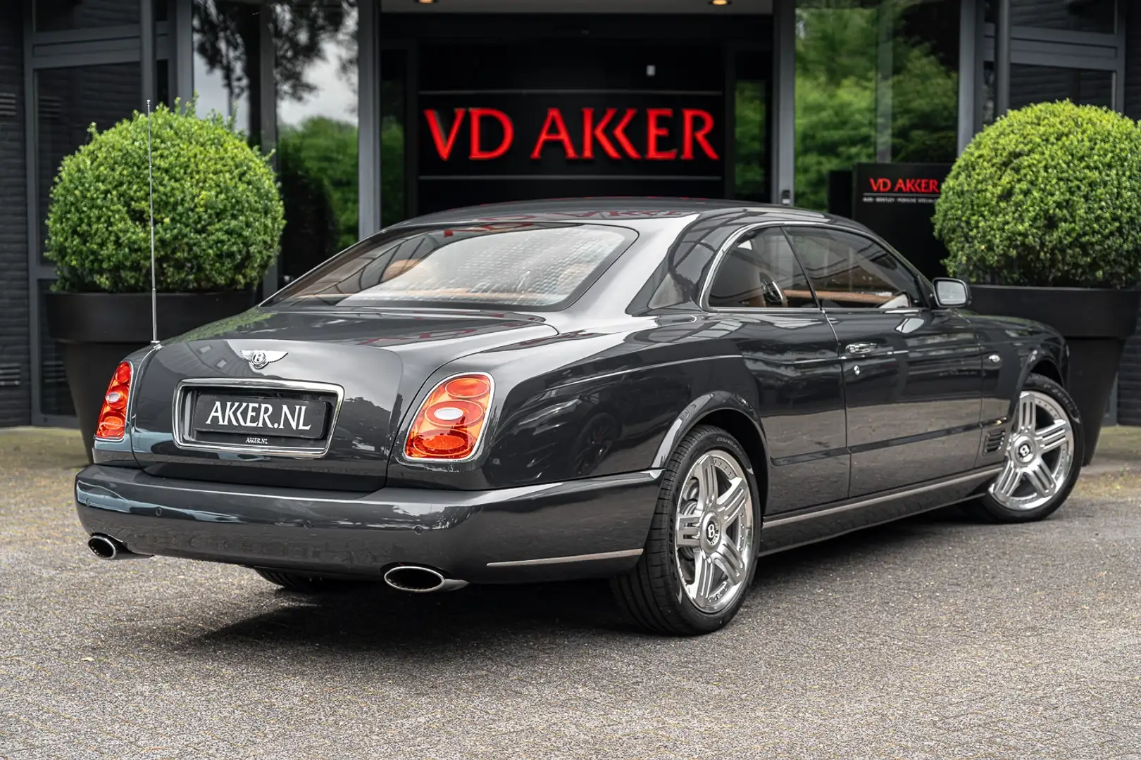 Bentley Brooklands 6.75-V8 Titan Grey | Saddle Leder | 19.000 km | 1 Grau - 2