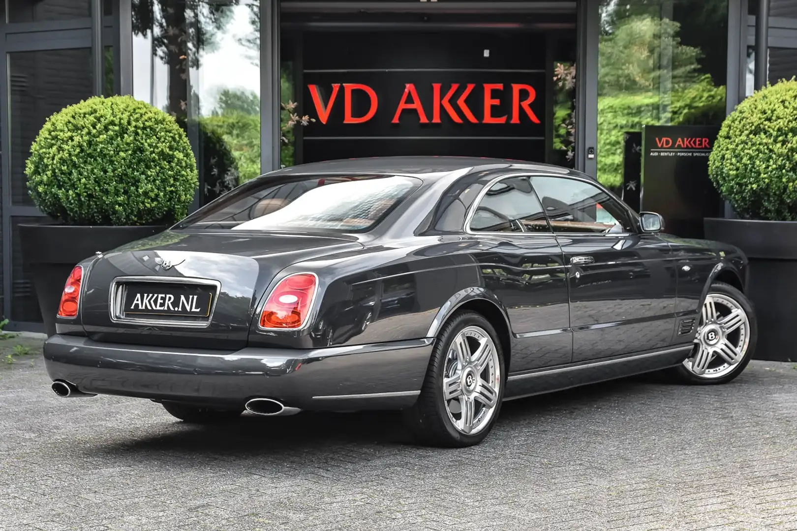 Bentley Brooklands 6.75 V8 (1 of 550) 19.000 km | Tatan Grey | Saddle Grau - 2
