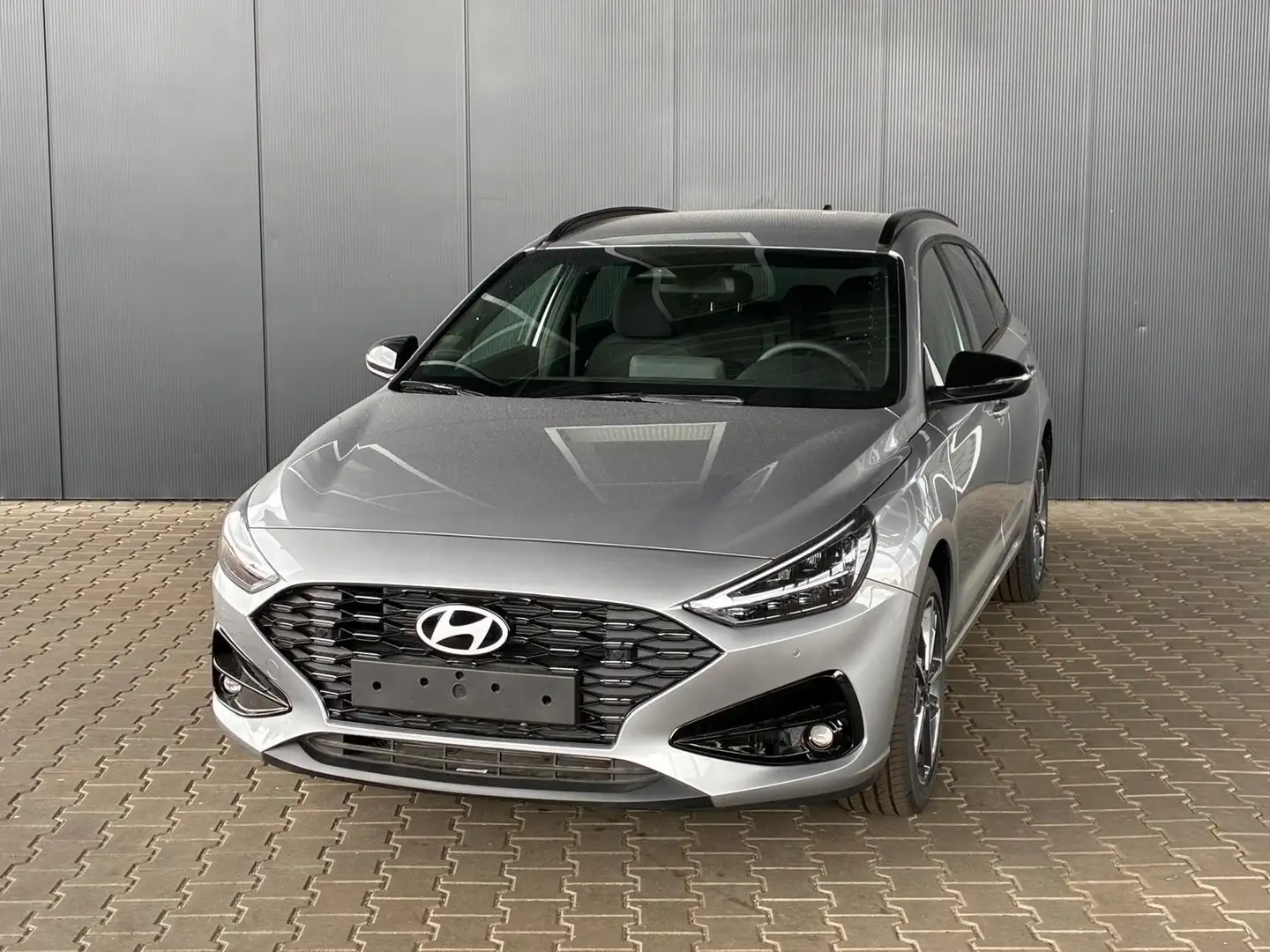 Hyundai i30 Kombi Comfort Plus 1.0 TGDI DCT / Navi Sitz + L... Silber - 1