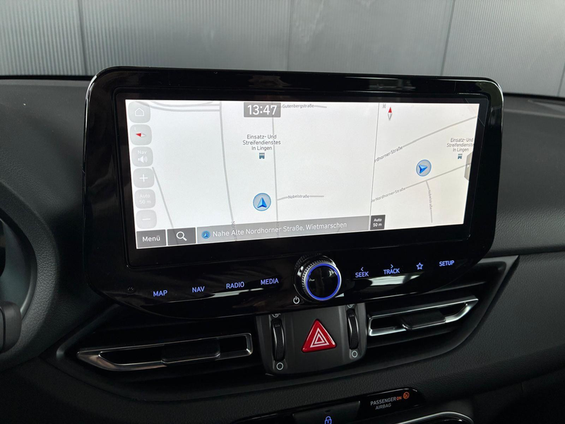 Hyundai i30 Kombi Comfort Plus 1.0 TGDI DCT / Navi Sitz + L... — photo 12